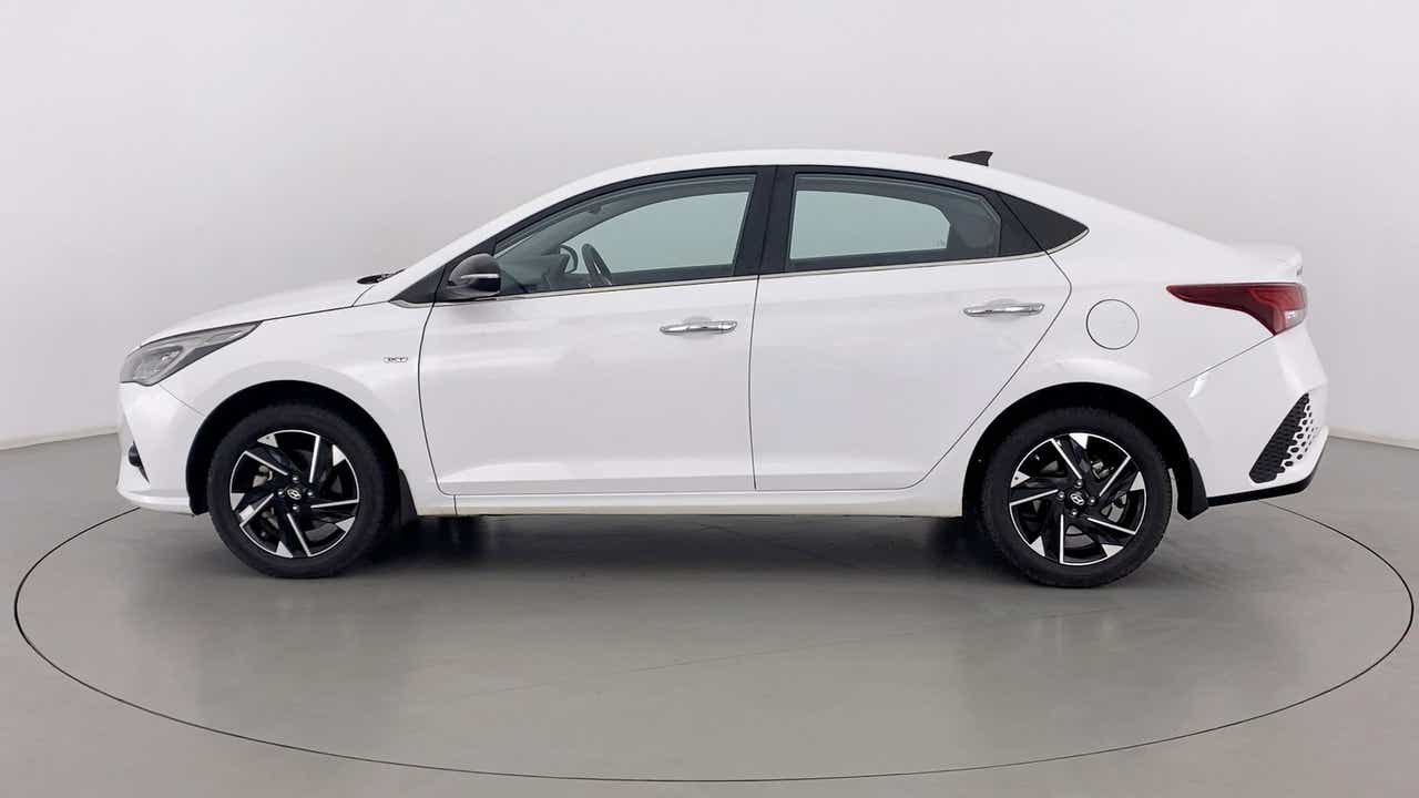 Side view of a Hyundai Verna