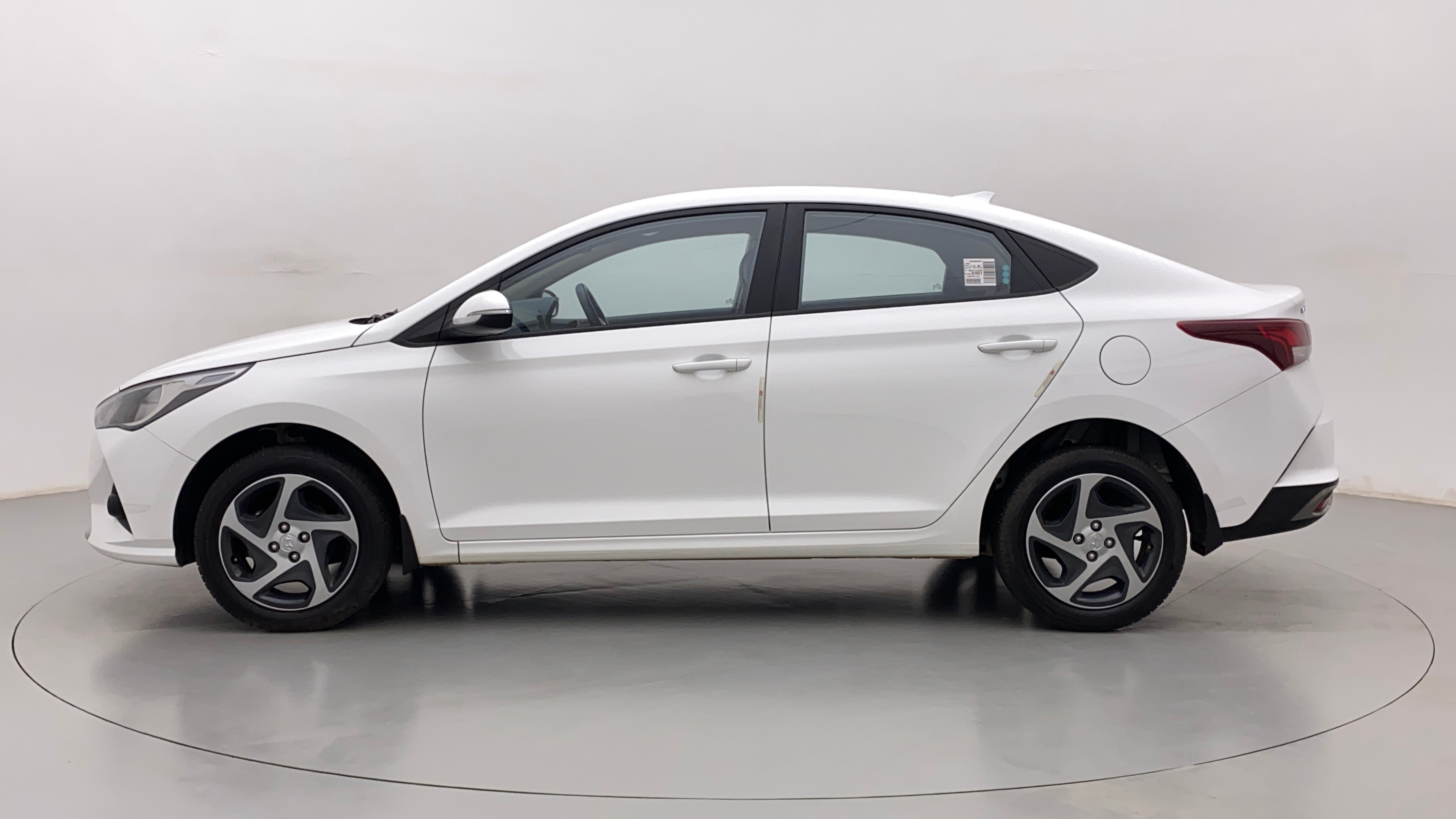 Side view of a Hyundai Verna