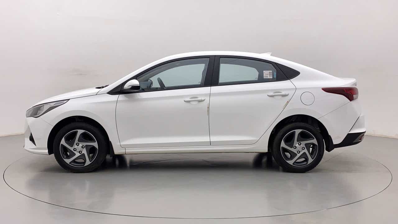 Side view of a Hyundai Verna