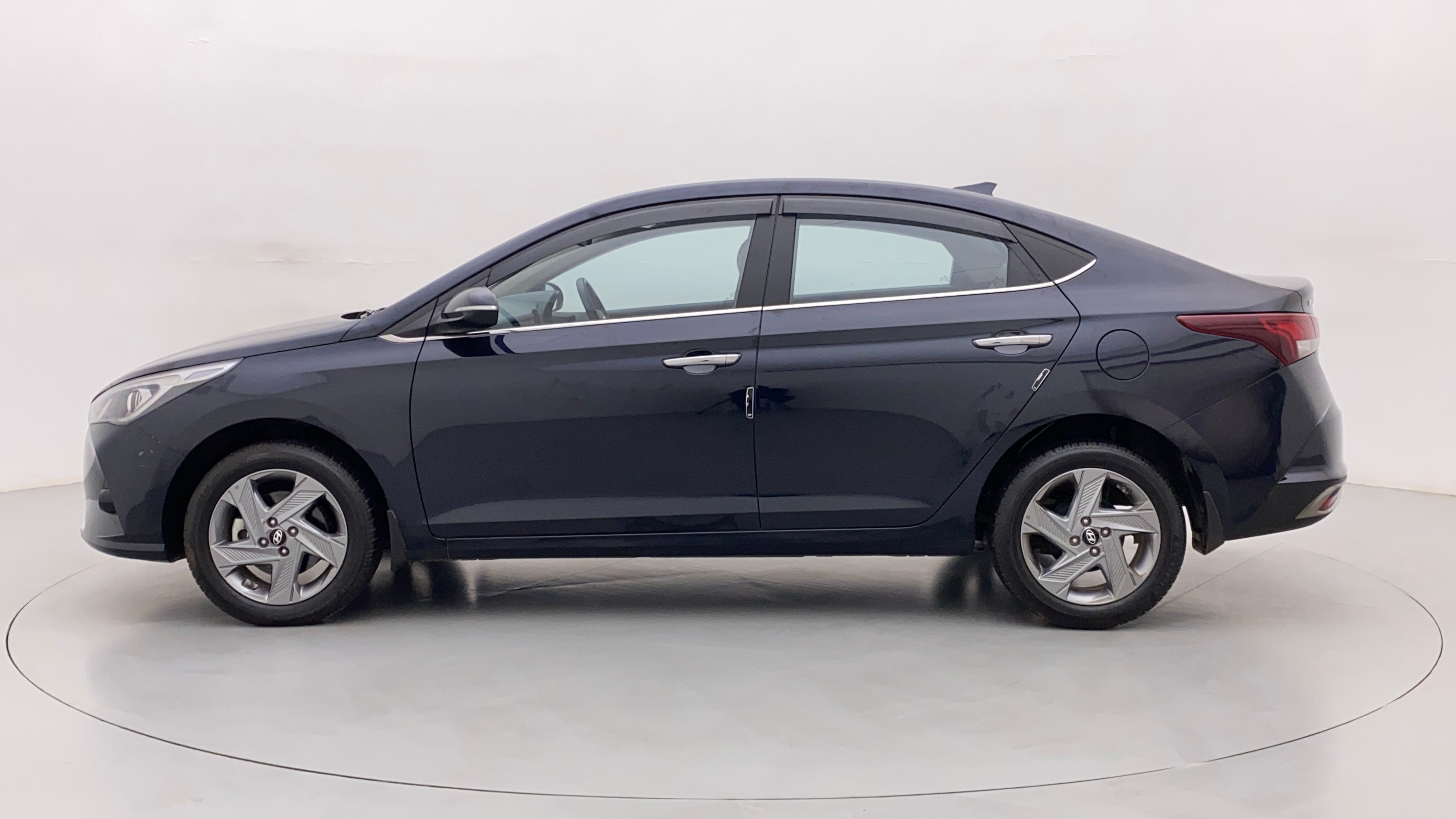 Side view of a Hyundai Verna