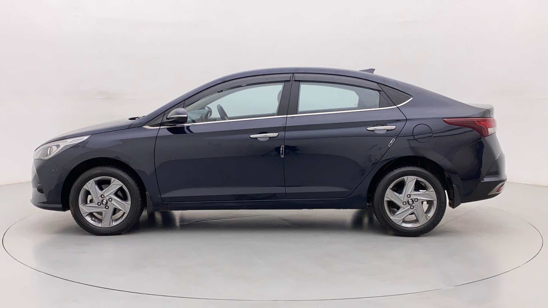 Side view of a Hyundai Verna