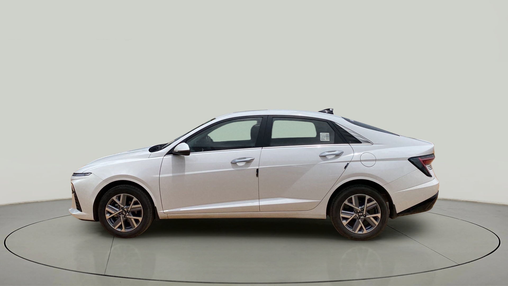 Side view of a Hyundai Verna