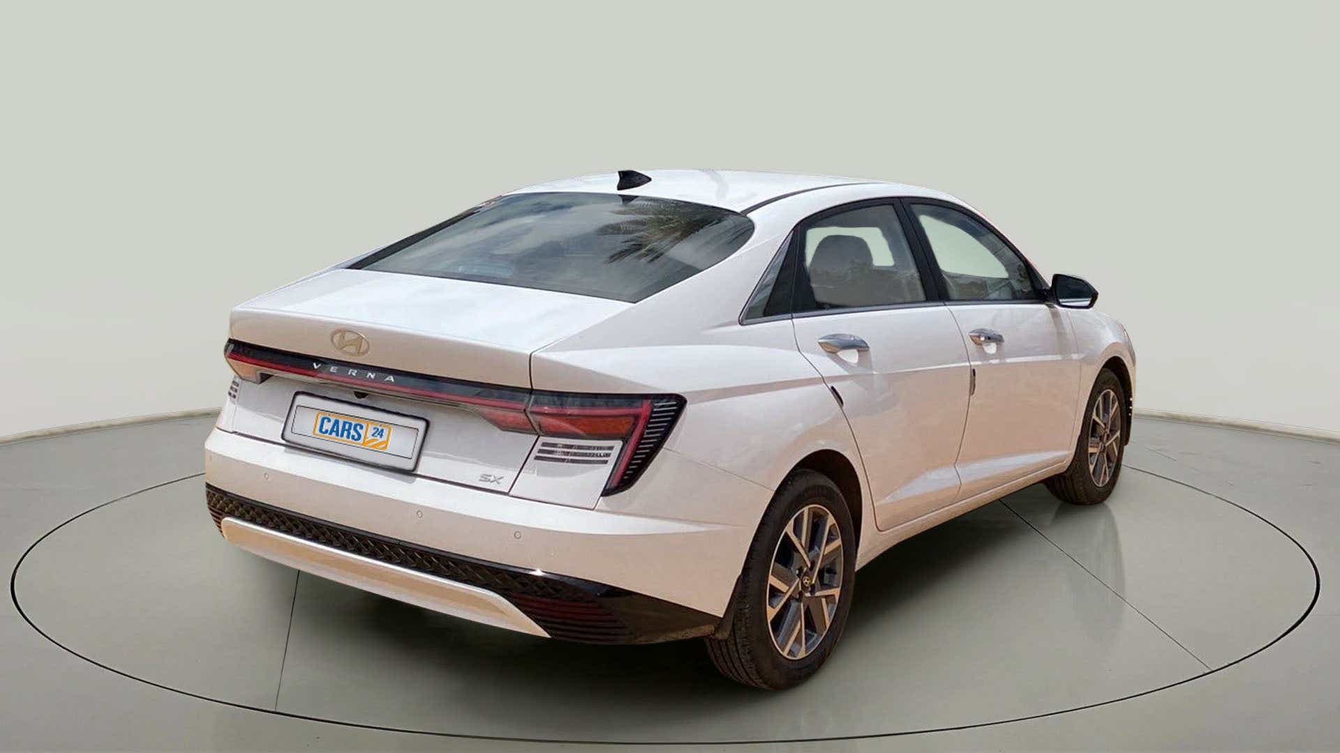 Rear three quarter view of a Hyundai Verna SX