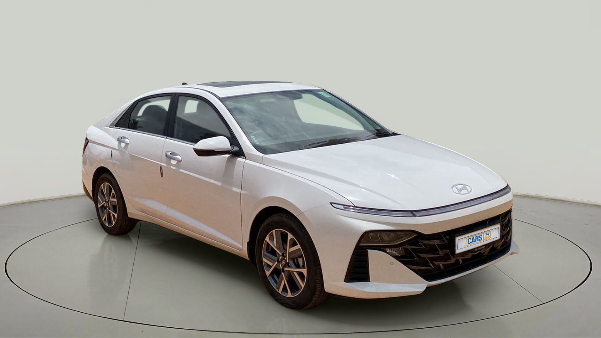 Front three-quarter view of a Hyundai Verna