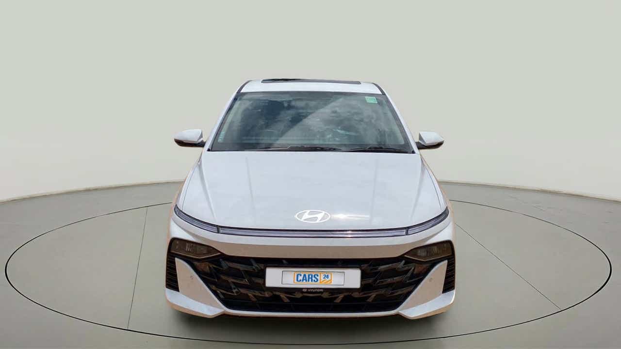 Front view of a Hyundai Verna