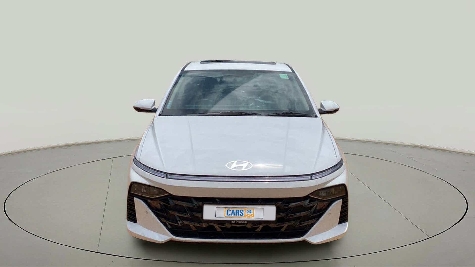 Front view of a Hyundai Verna
