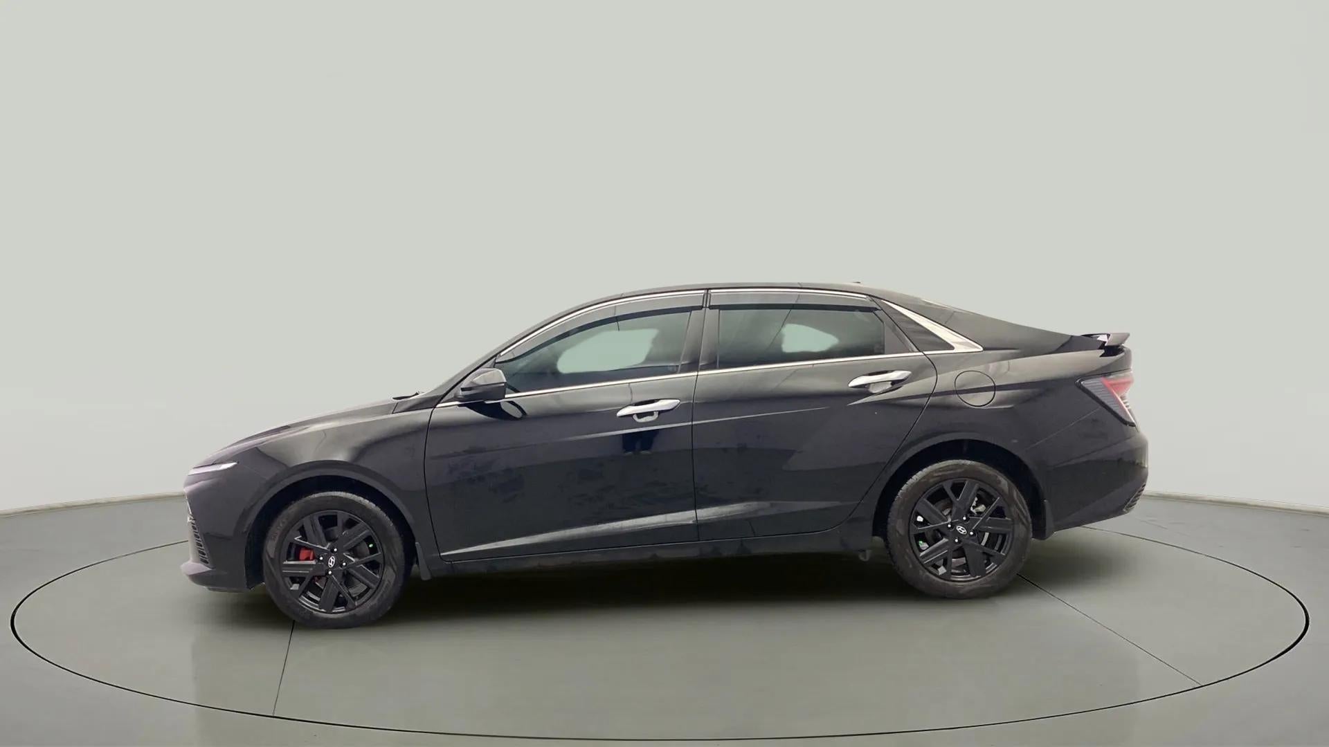 Side view of a Hyundai Verna