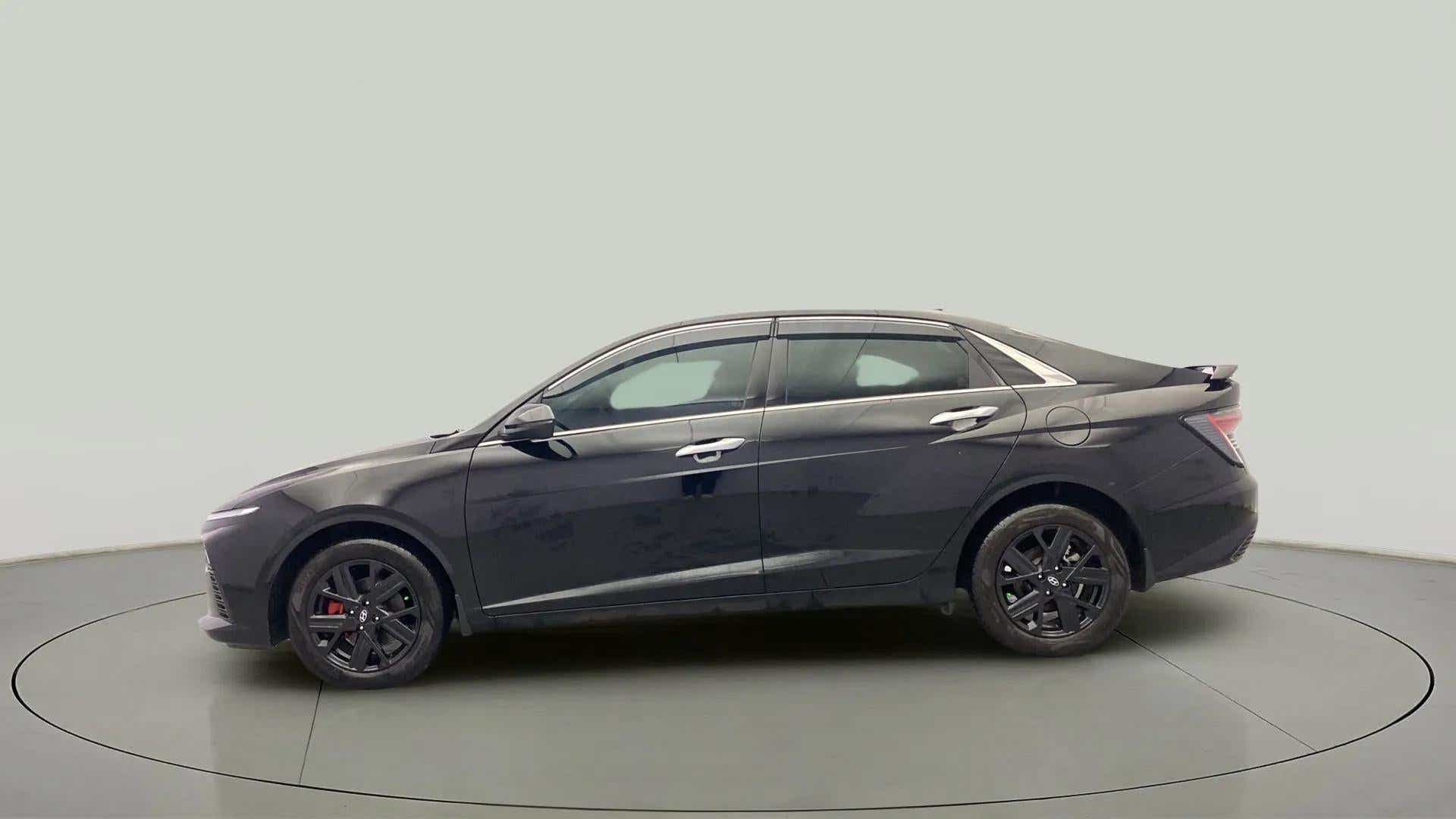 Side view of a Hyundai Verna