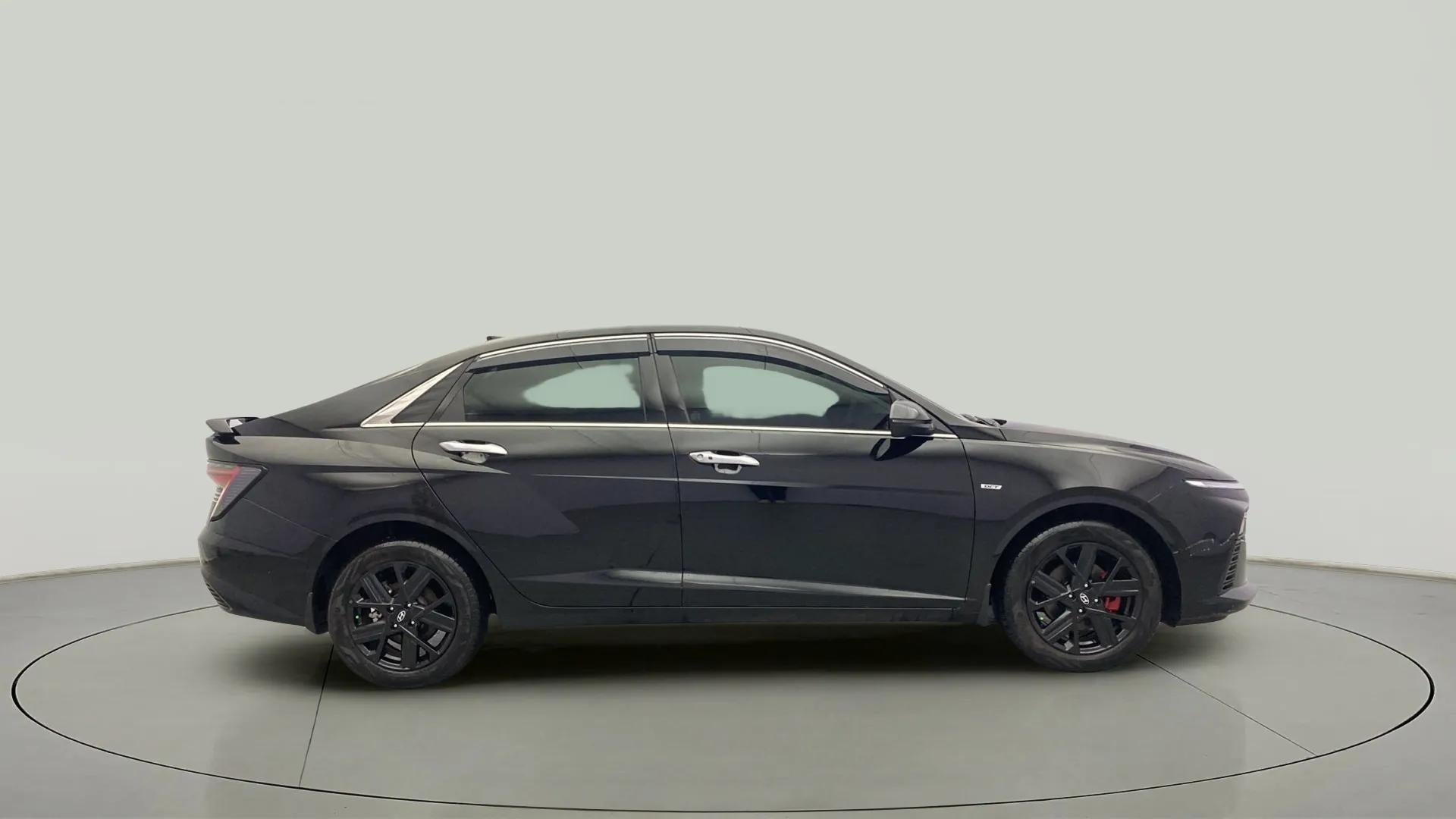 Side profile of a Hyundai Verna