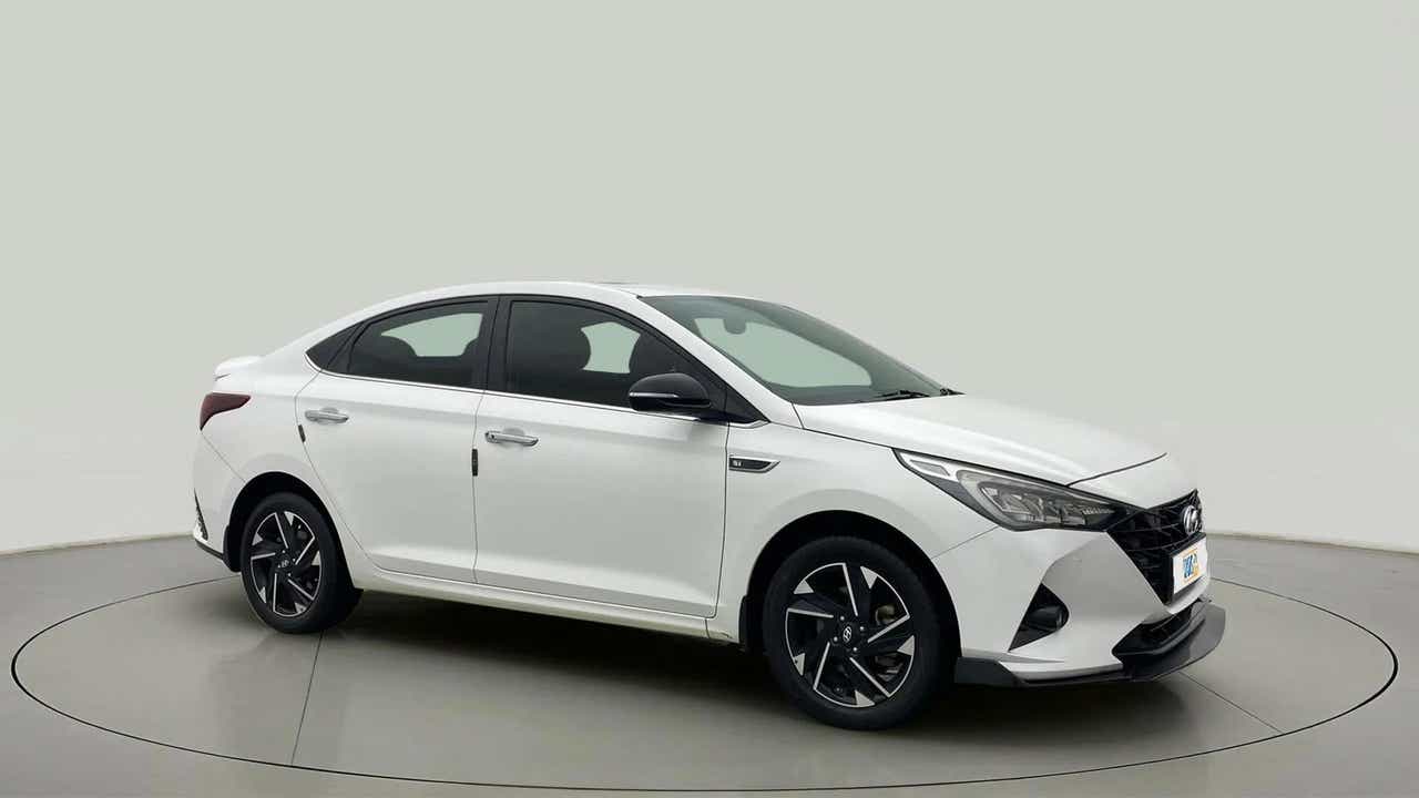 Front and side view of a Hyundai Verna