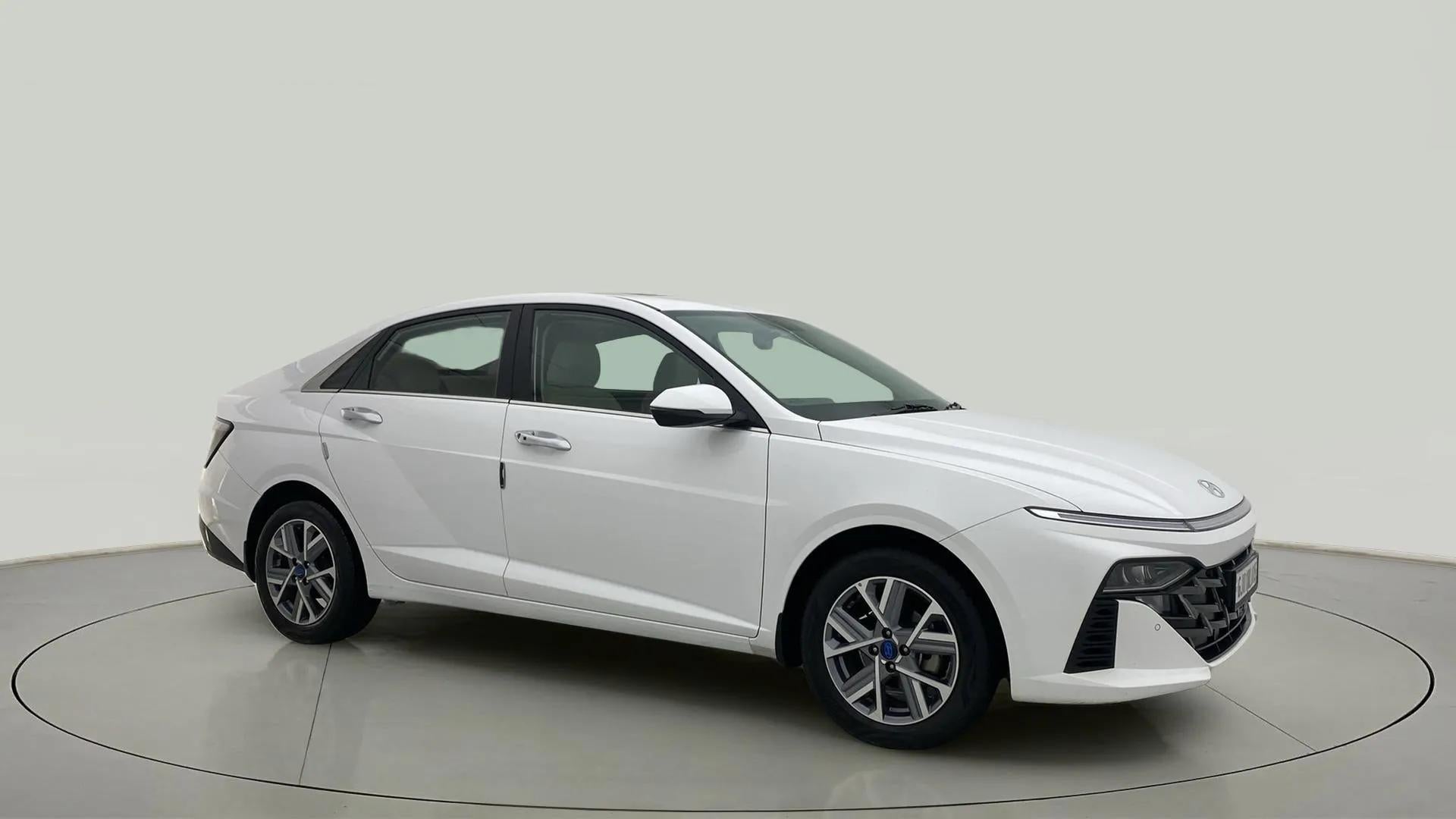 Front side view of a Hyundai Verna