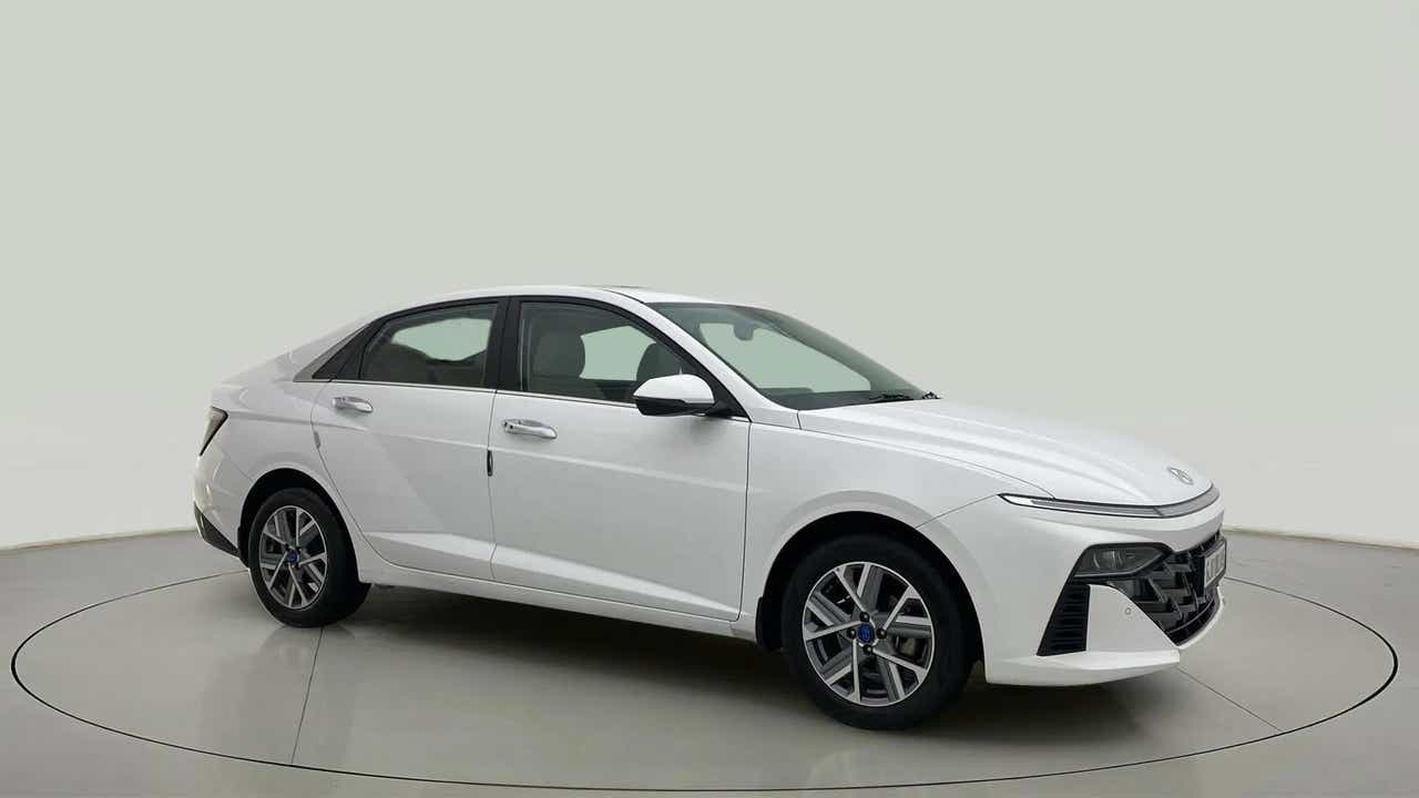 Front side view of a Hyundai Verna