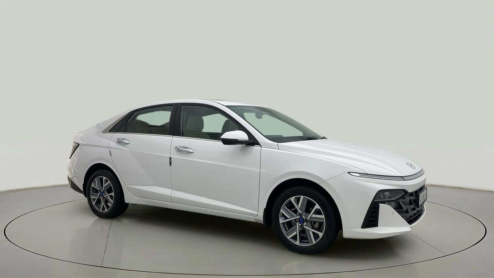 Front side view of a Hyundai Verna