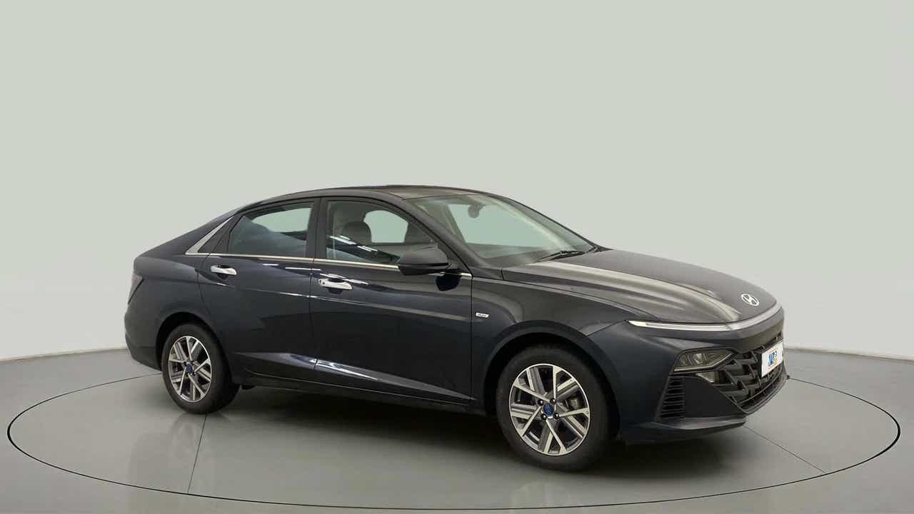 Side view of a Hyundai Verna