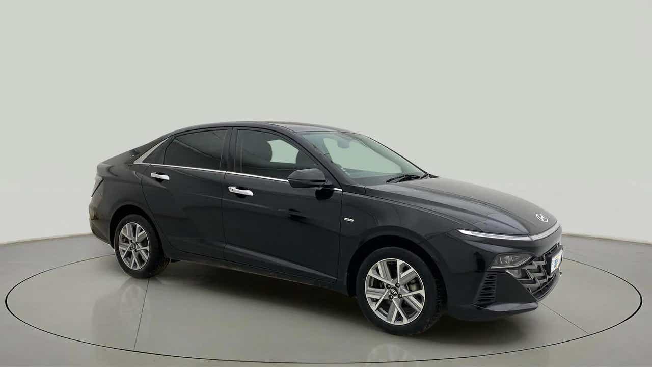 Front three-quarter view of a Hyundai Verna