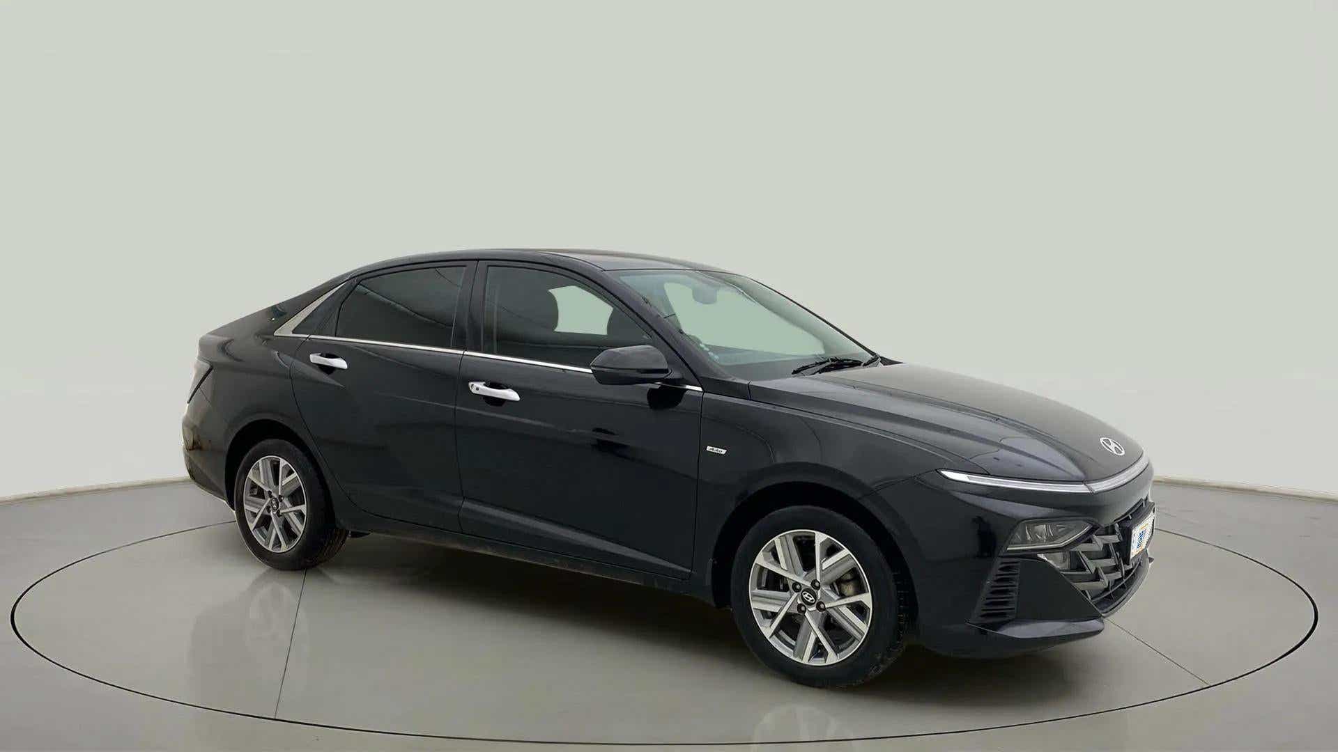 Front three-quarter view of a Hyundai Verna