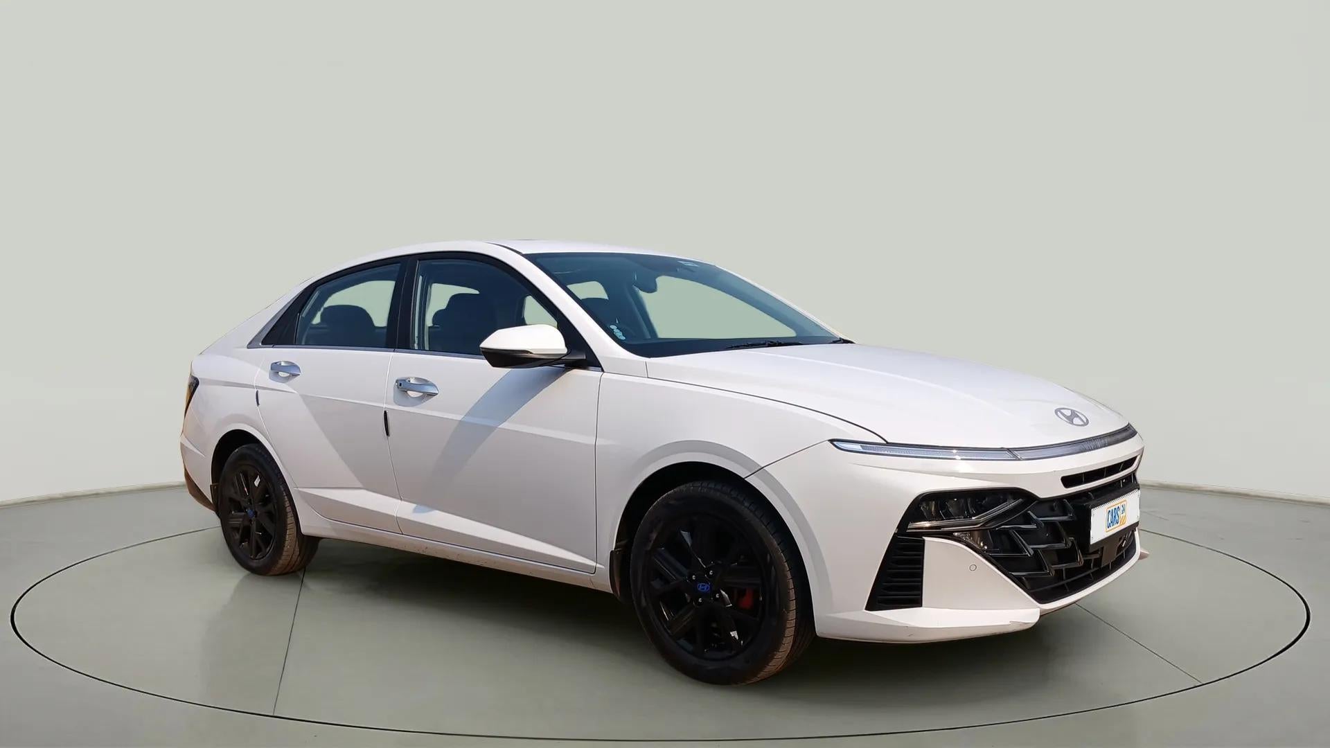 Front three-quarter view of a Hyundai Verna