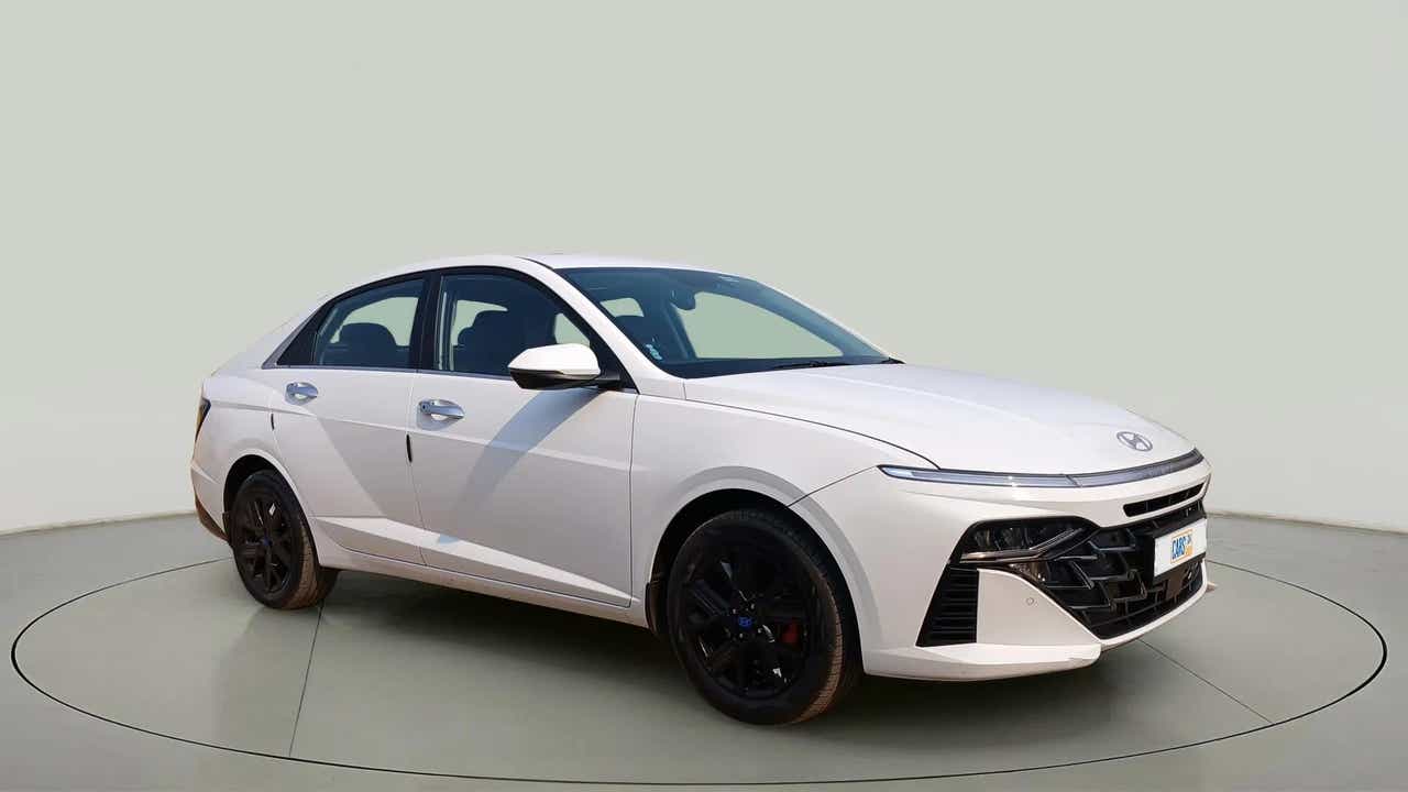 Front three-quarter view of a Hyundai Verna