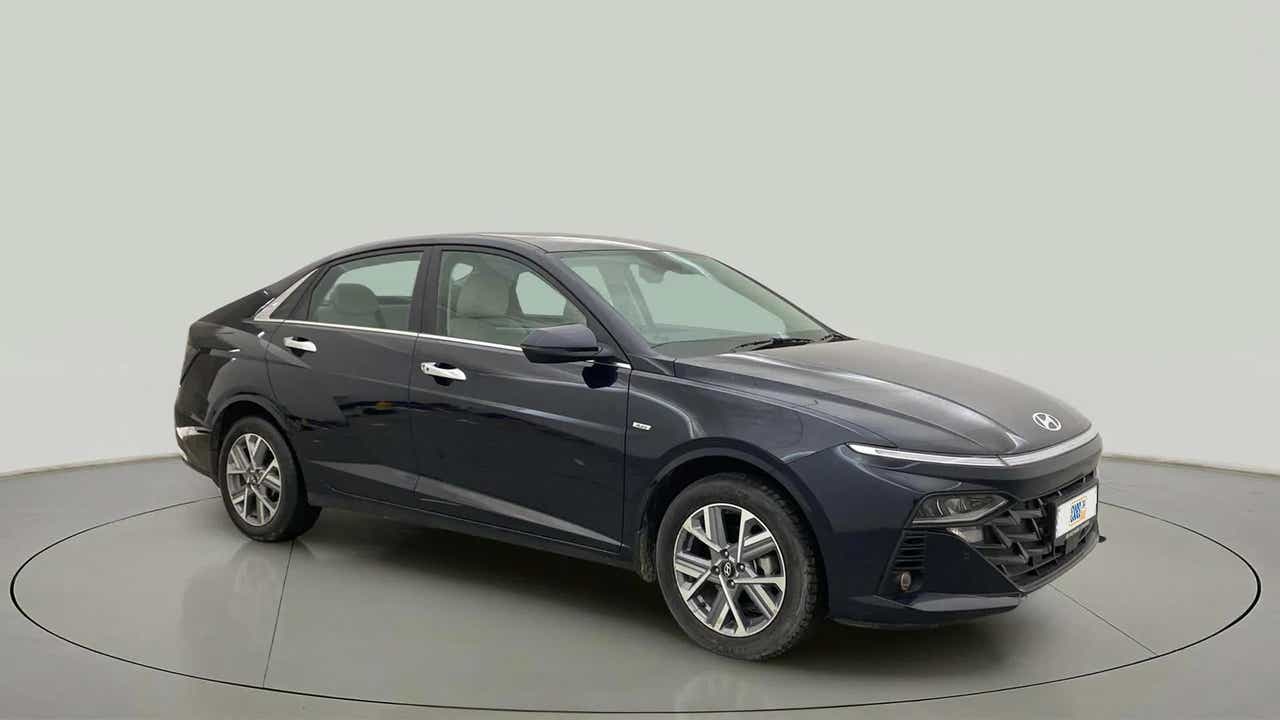 Front three-quarter view of a Hyundai Verna