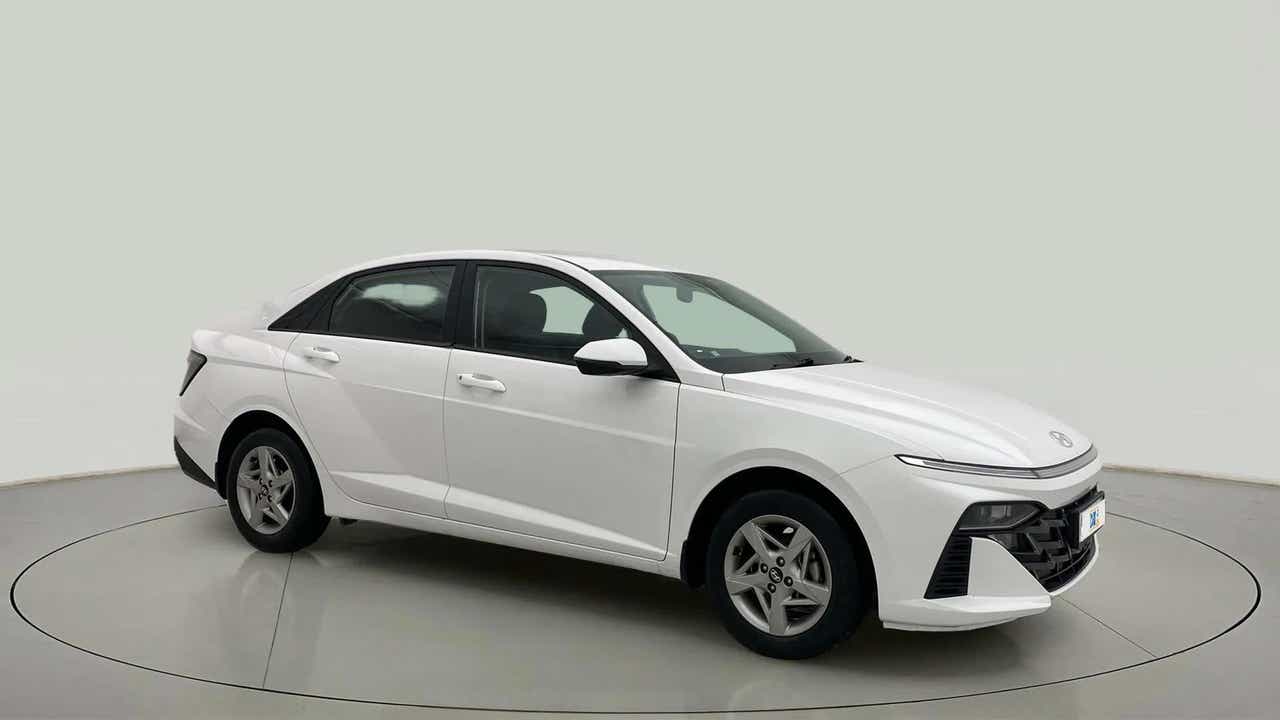 Front three-quarter view of a Hyundai Verna