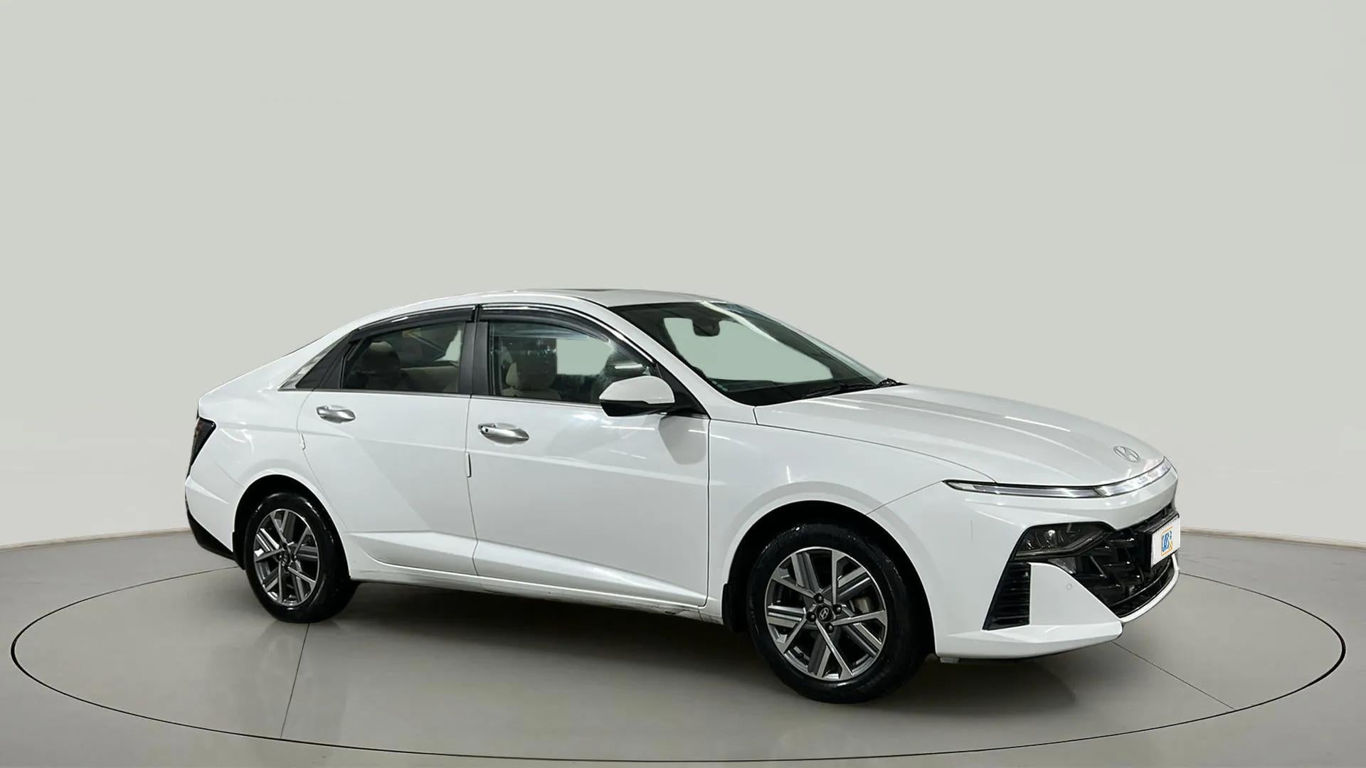 Side view of a Hyundai Verna