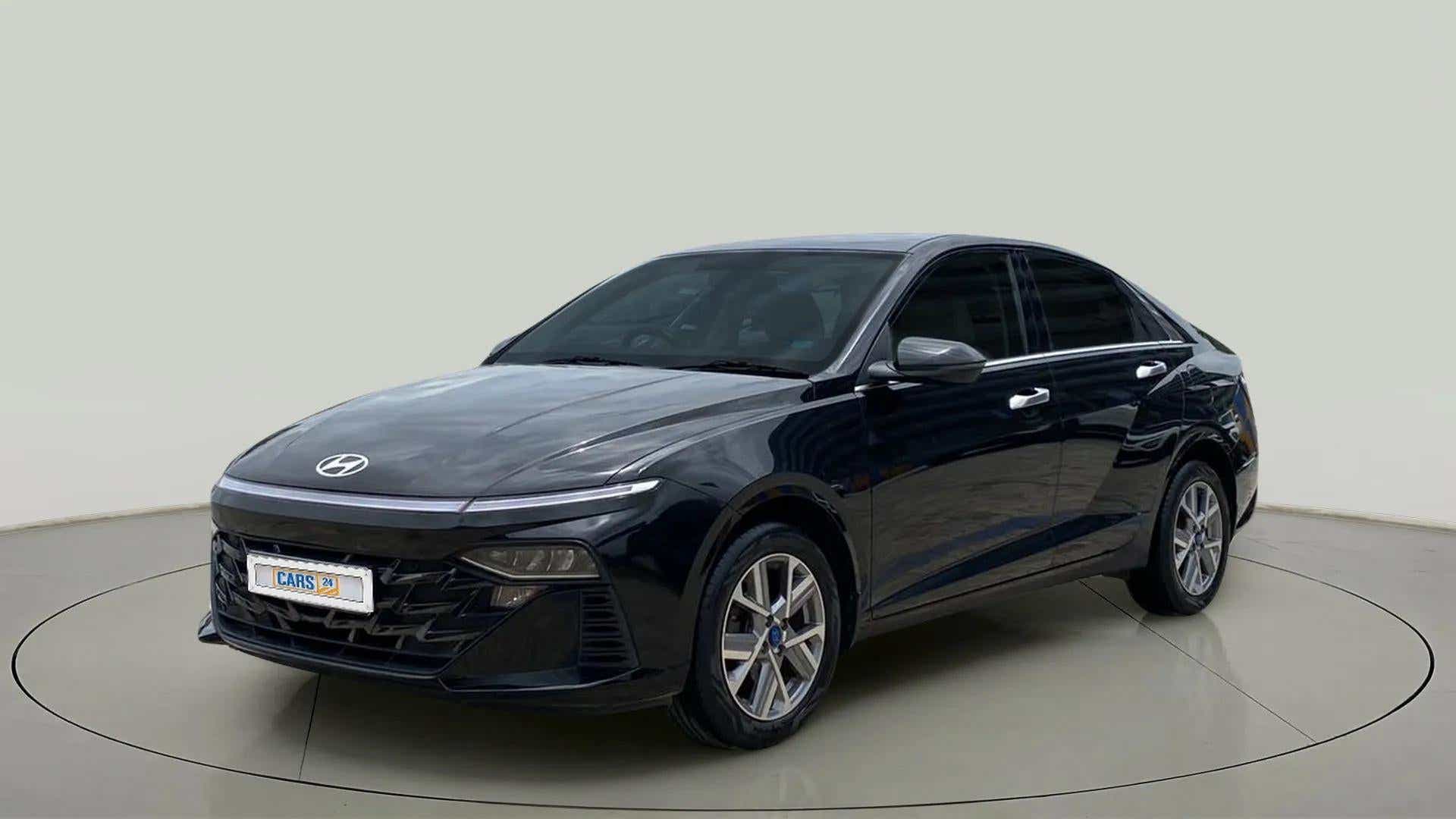 Front three-quarter view of a Hyundai Verna