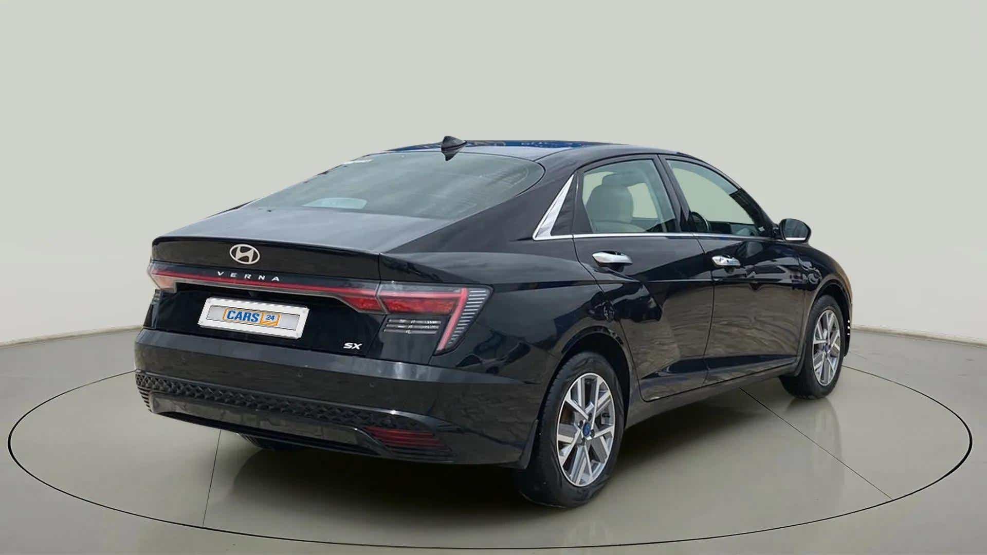 Rear three-quarter view of a Hyundai Verna SX