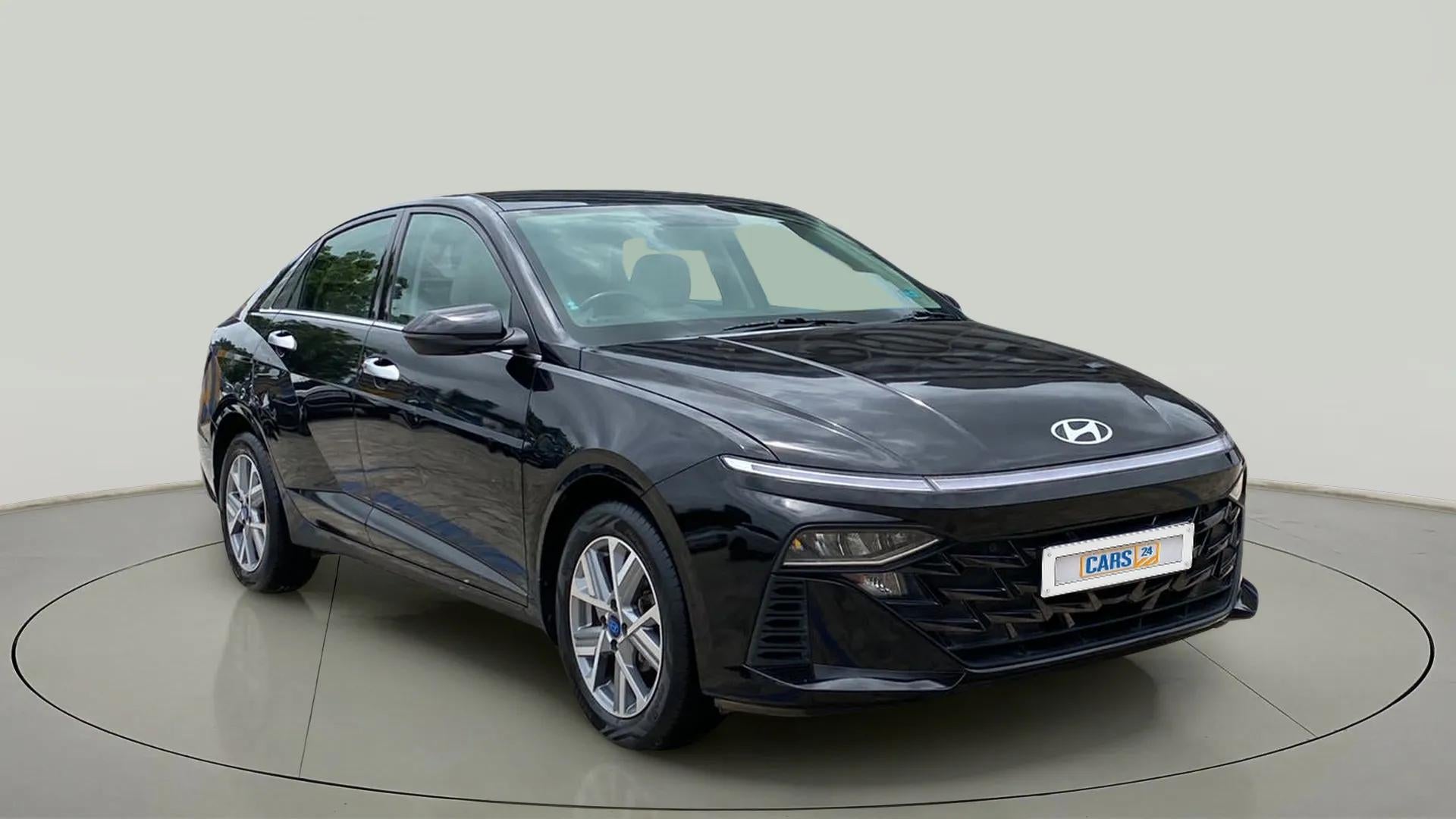 Front three-quarter view of a Hyundai Verna