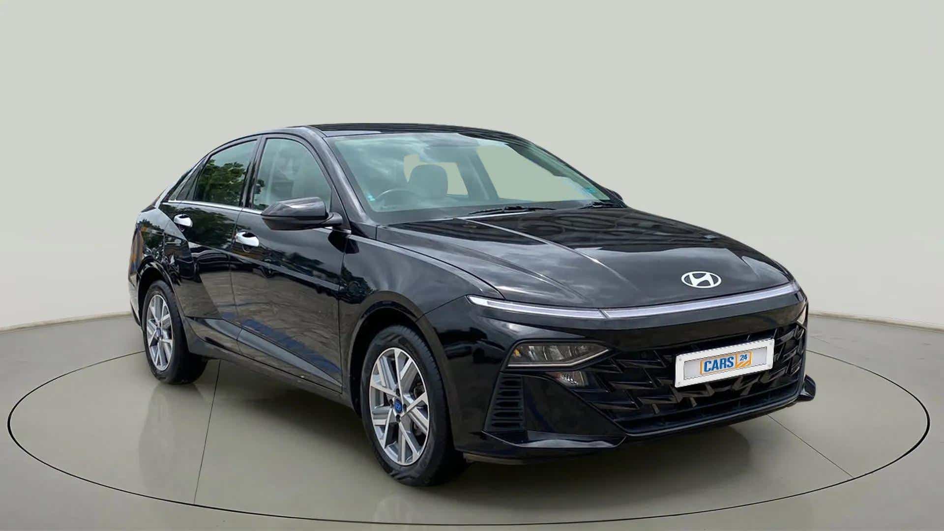 Front three-quarter view of a Hyundai Verna