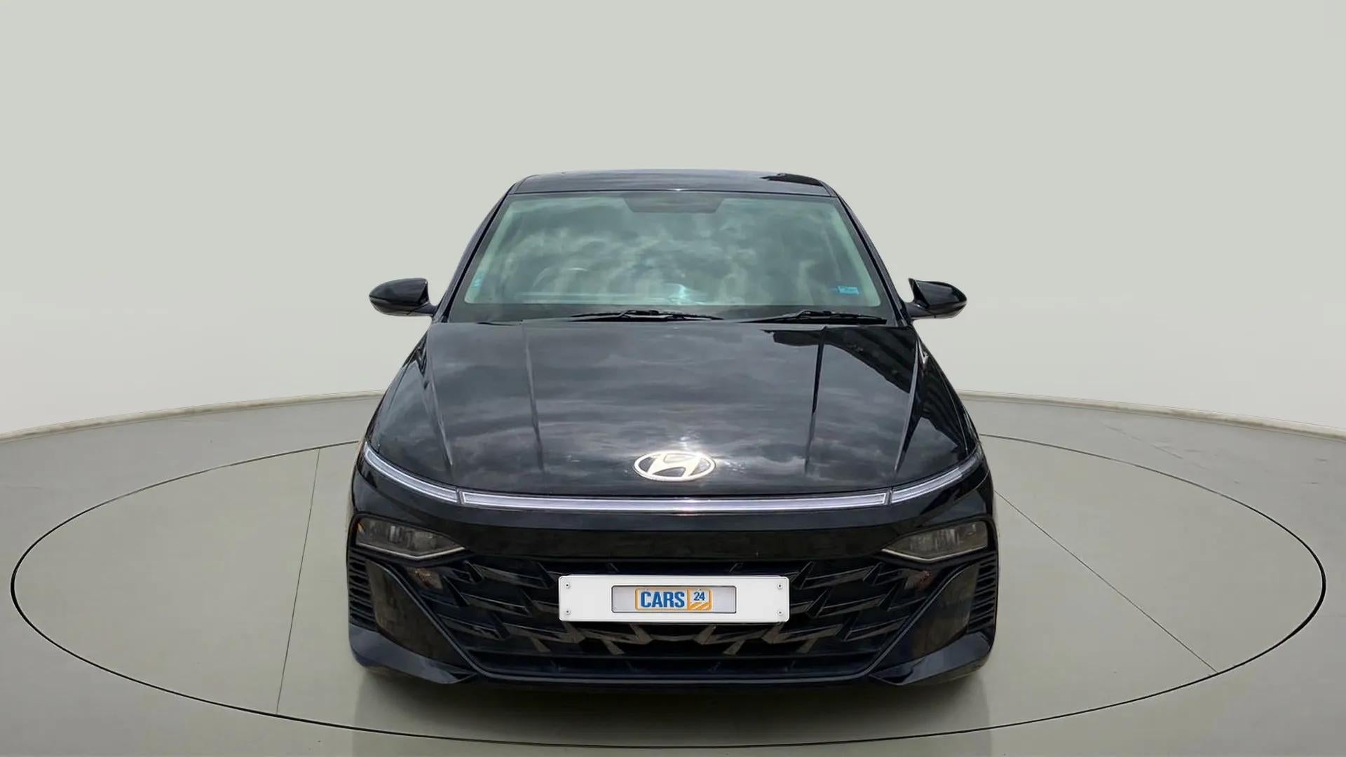 Front view of a Hyundai Verna