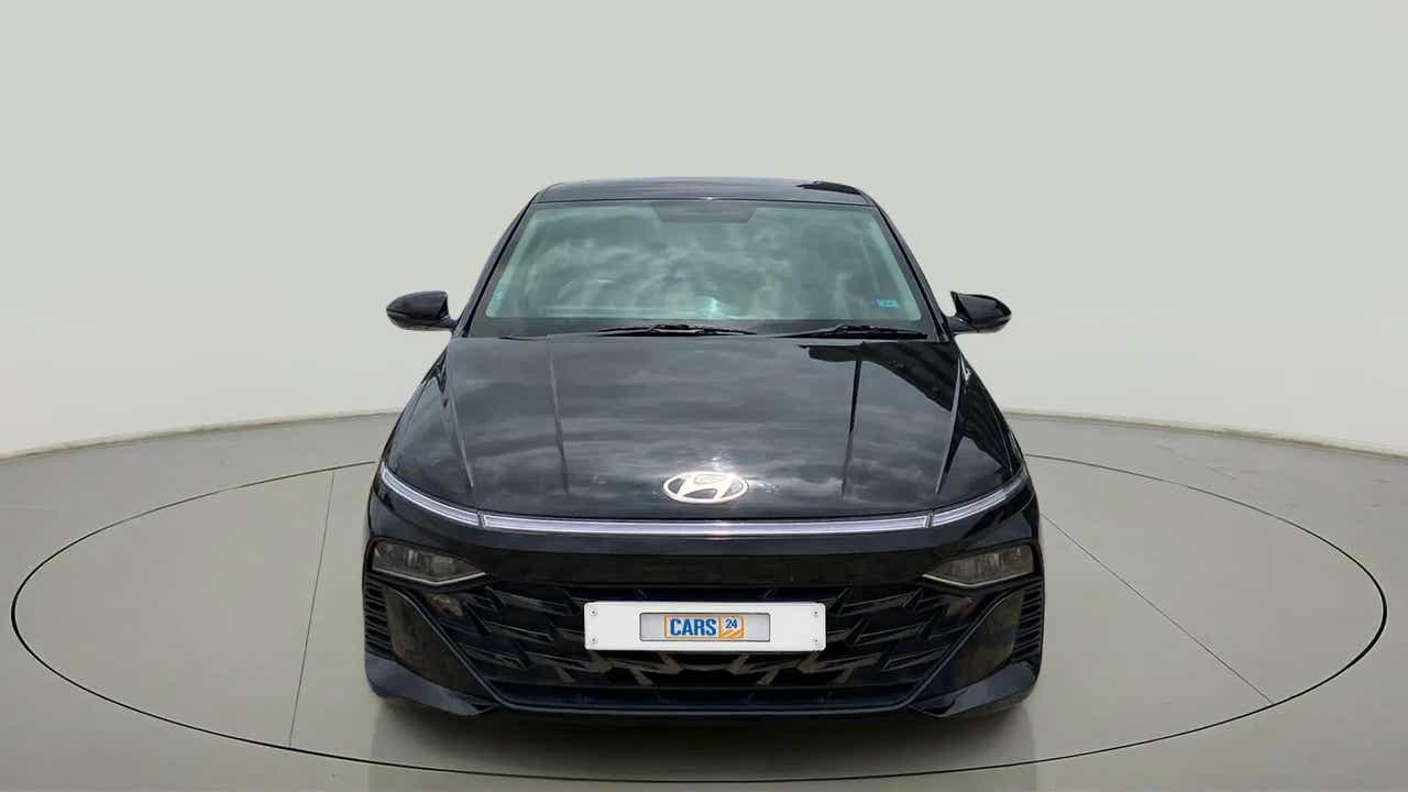 Front view of a Hyundai Verna