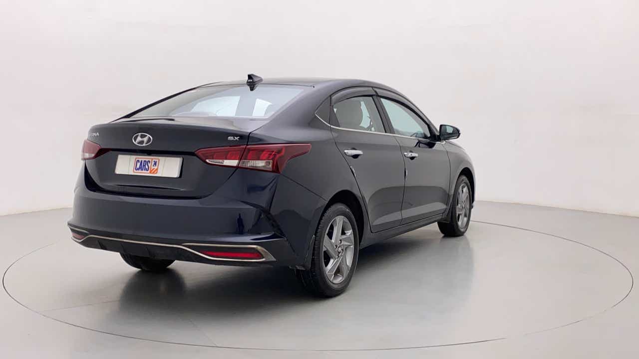 Rear three-quarter view of a Hyundai Verna SX