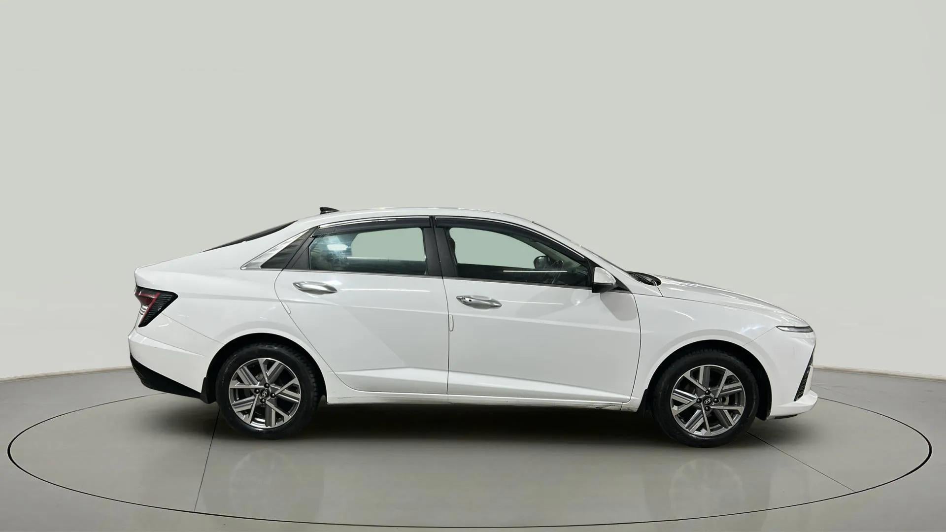 Side view of a Hyundai Verna