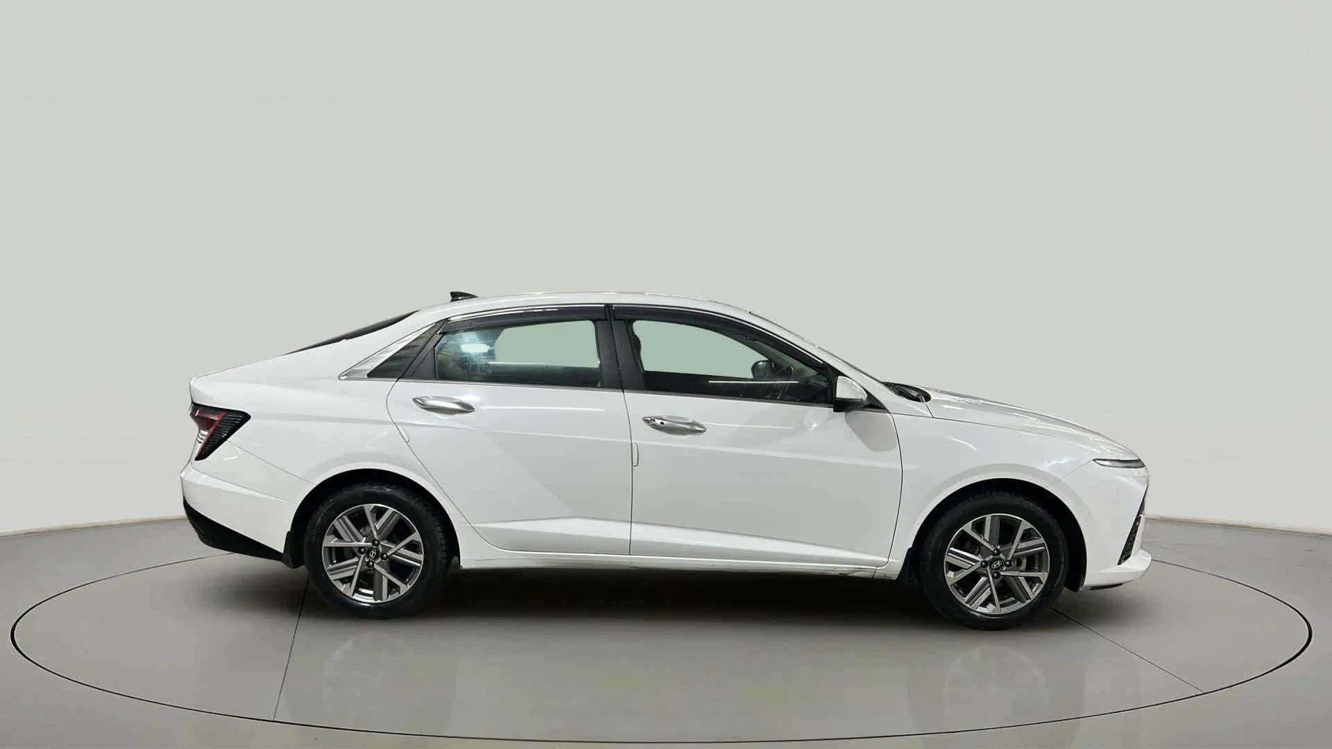 Side view of a Hyundai Verna