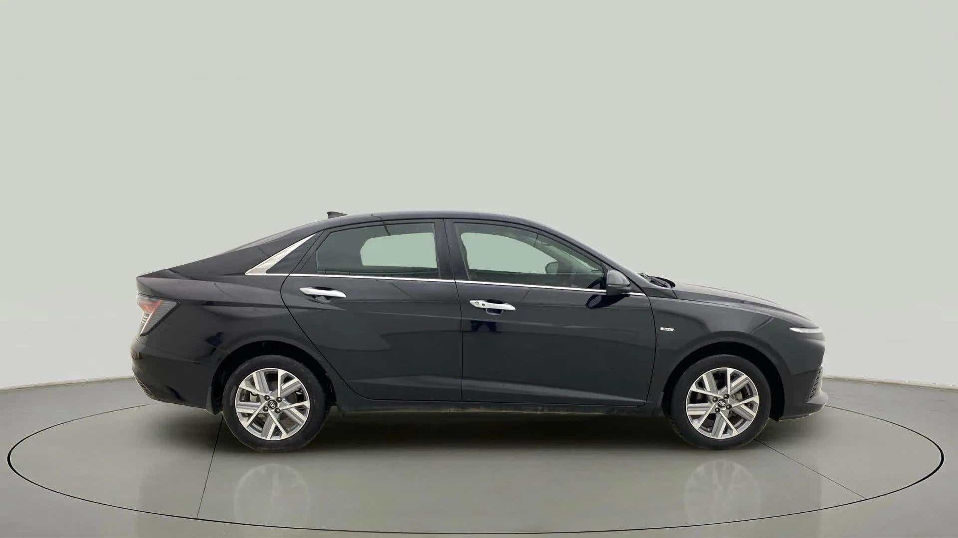Side view of a Hyundai Verna