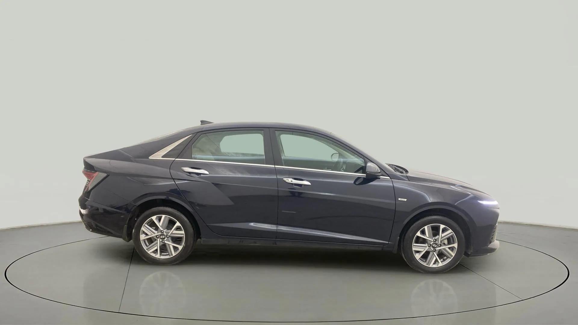 Side view of a Hyundai Verna