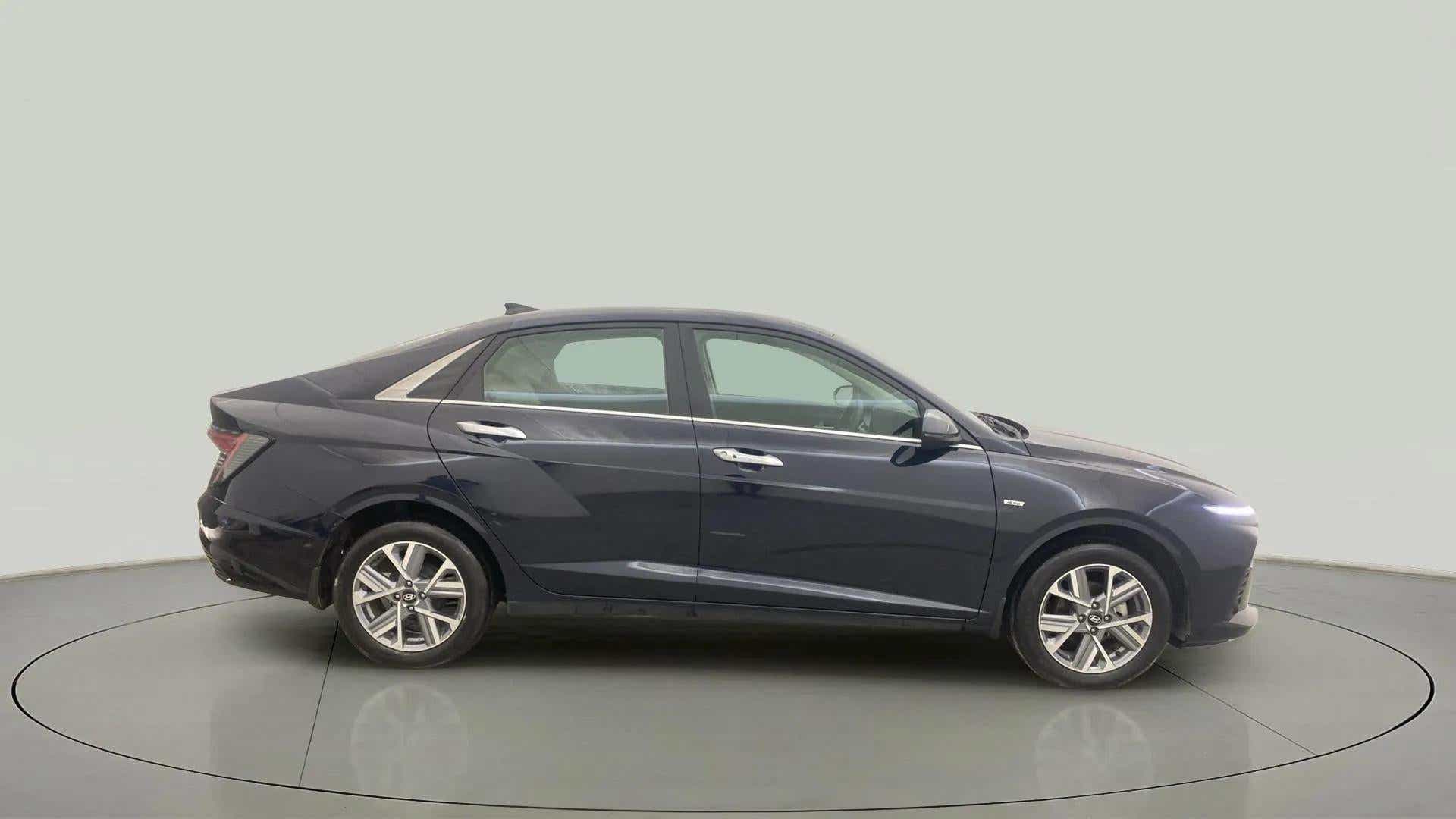 Side view of a Hyundai Verna