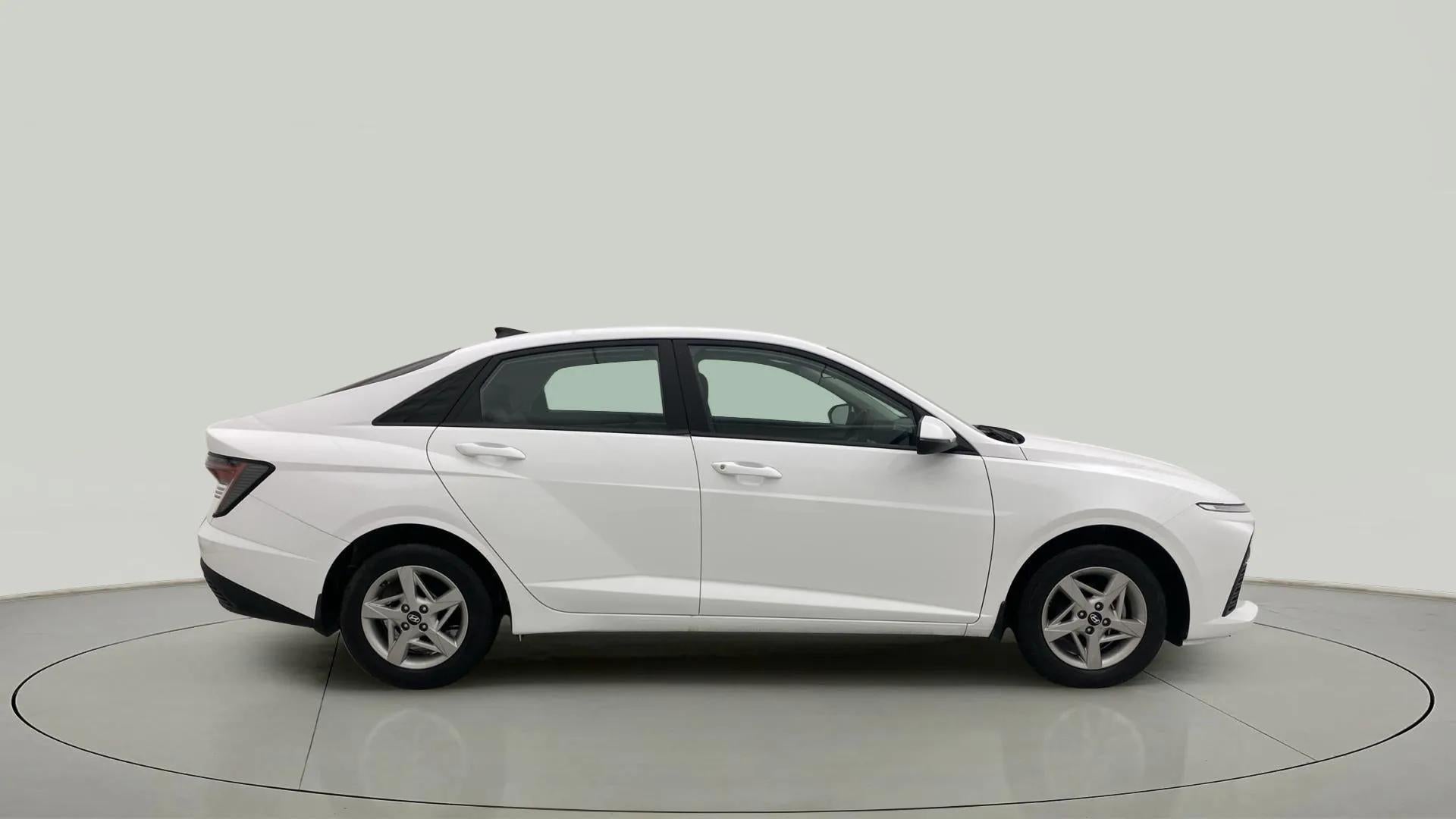 Side view of a Hyundai Verna