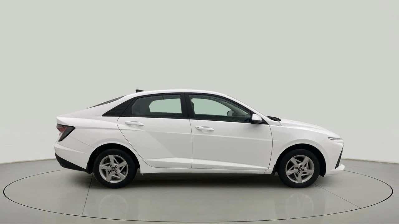 Side view of a Hyundai Verna