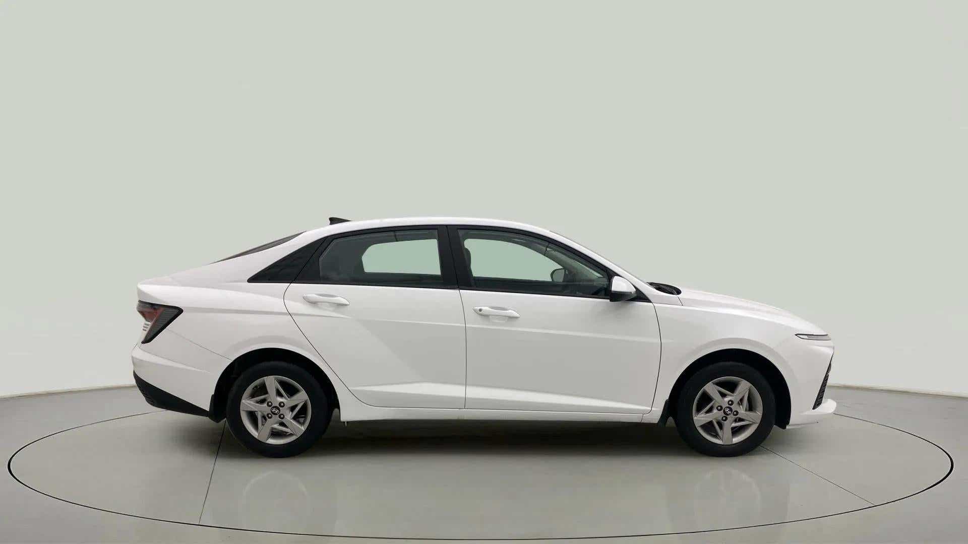 Side view of a Hyundai Verna