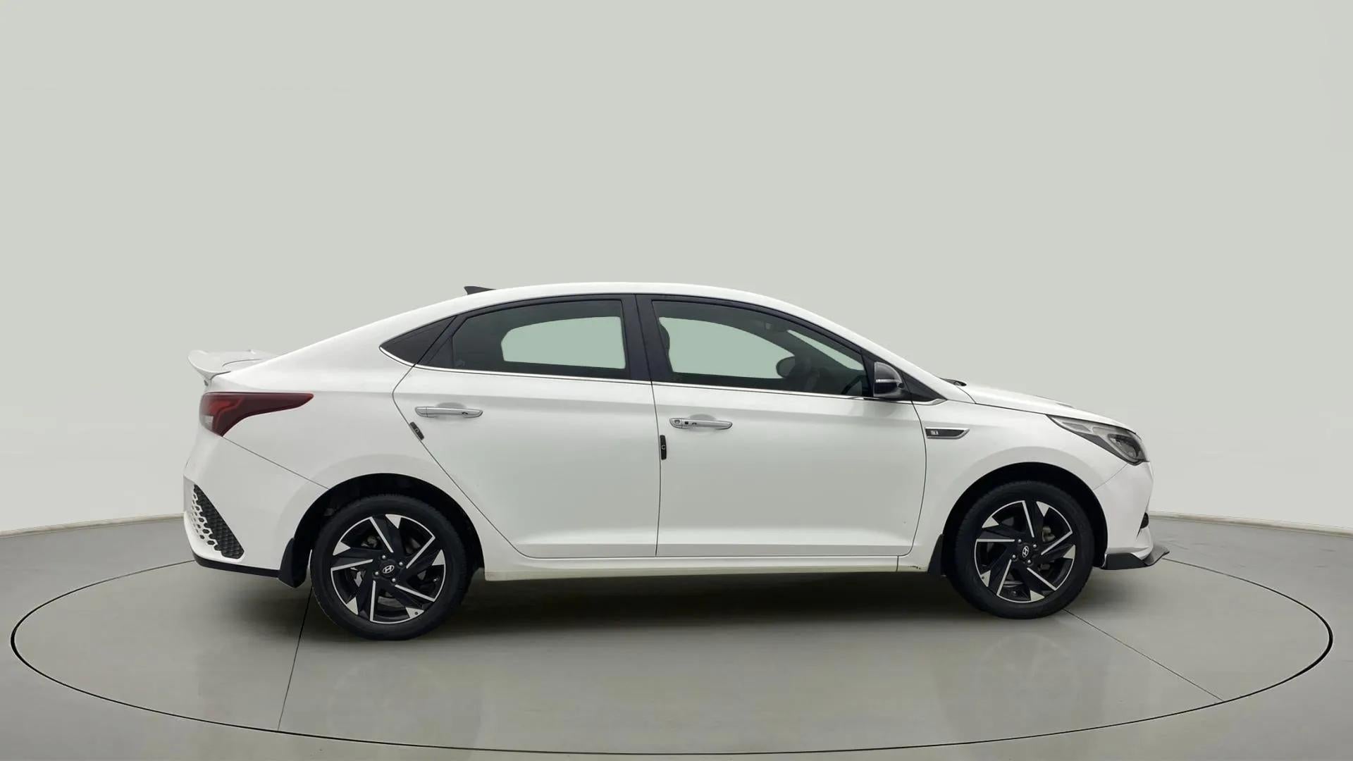 Side view of a Atlas White Hyundai Verna
