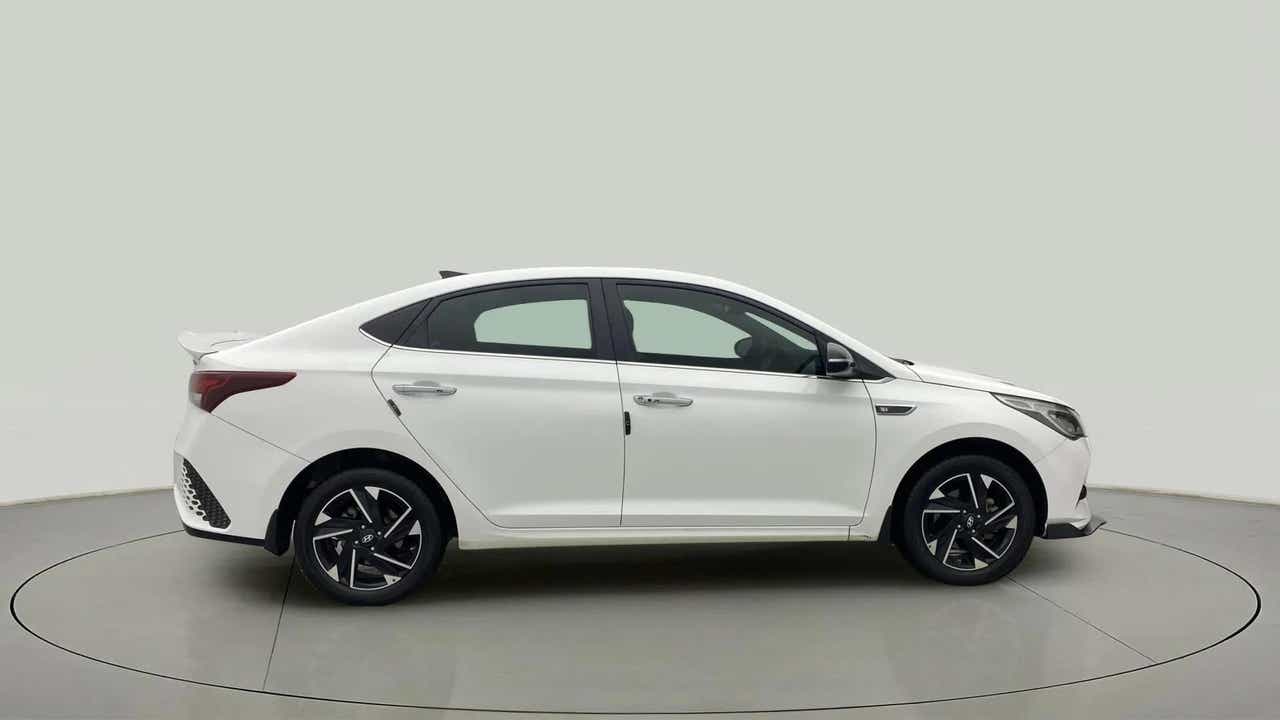 Side view of a Atlas White Hyundai Verna