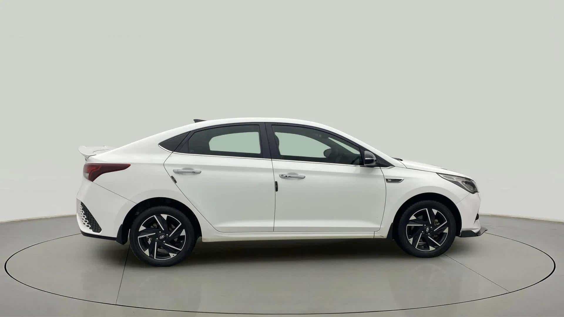 Side view of a Atlas White Hyundai Verna