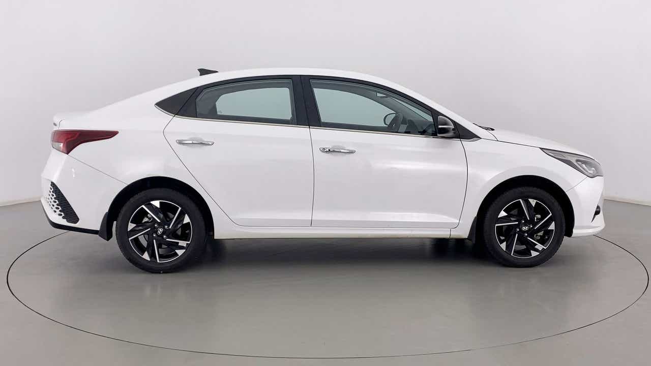 Side view of a Hyundai Verna