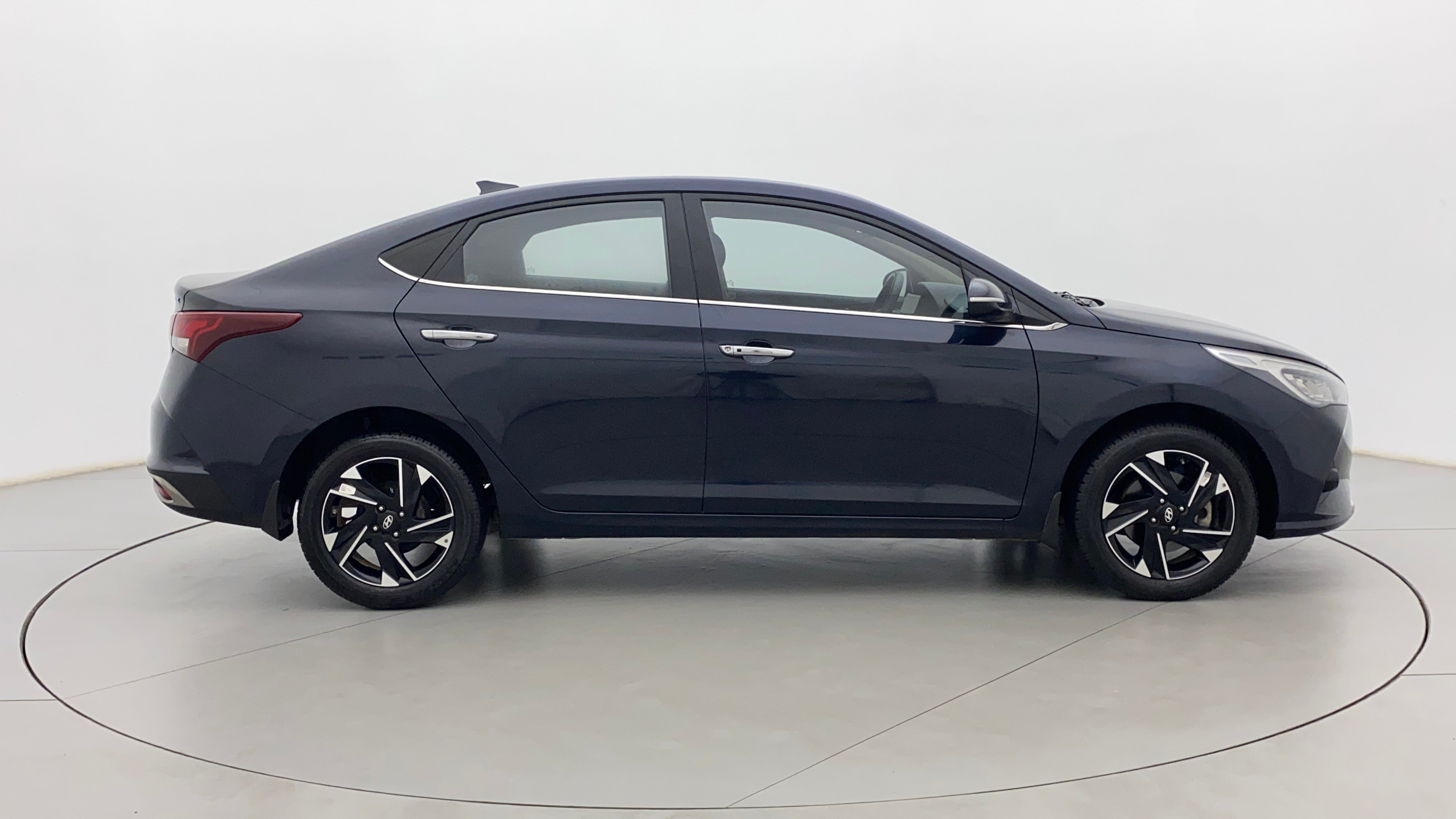 Side profile of a Hyundai Verna