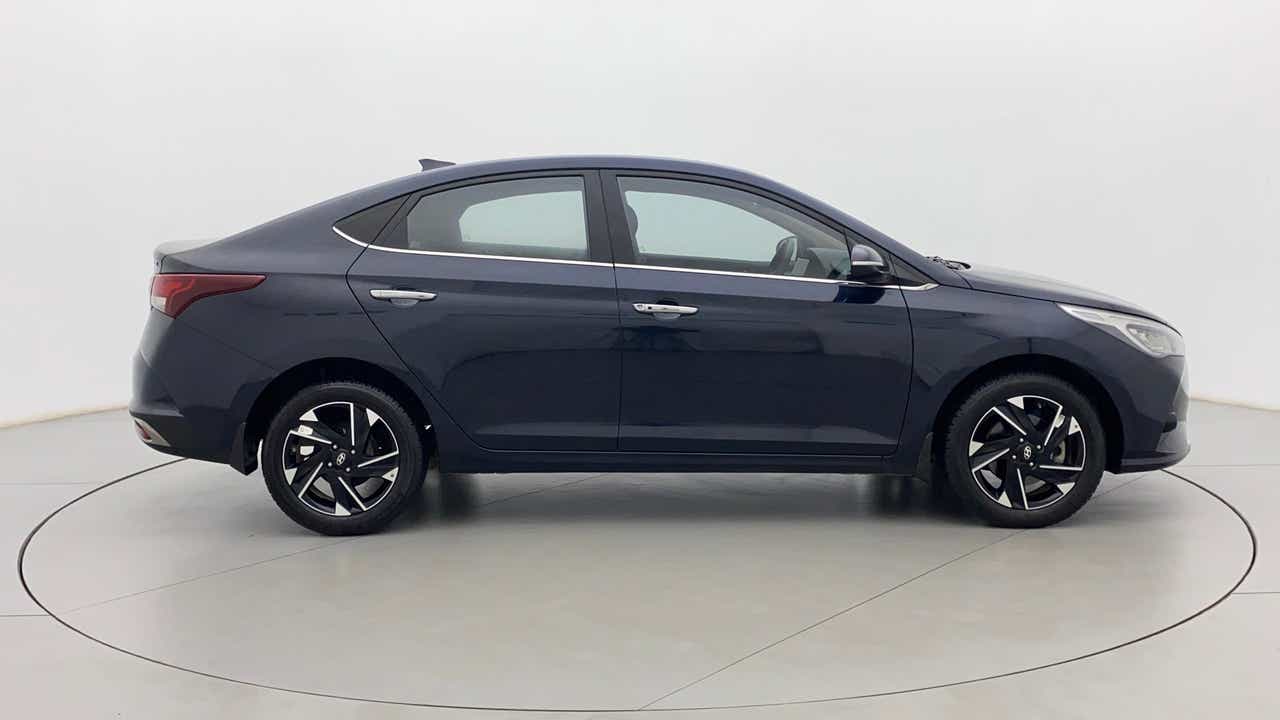 Side profile of a Hyundai Verna