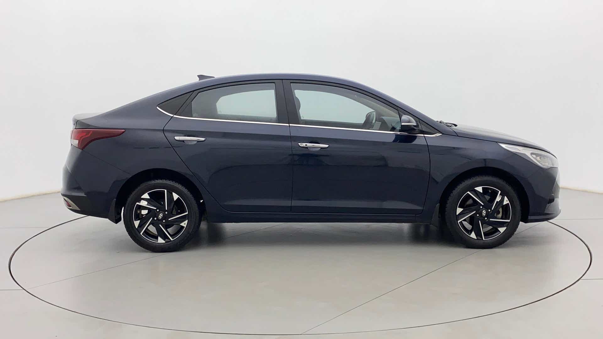 Side profile of a Hyundai Verna