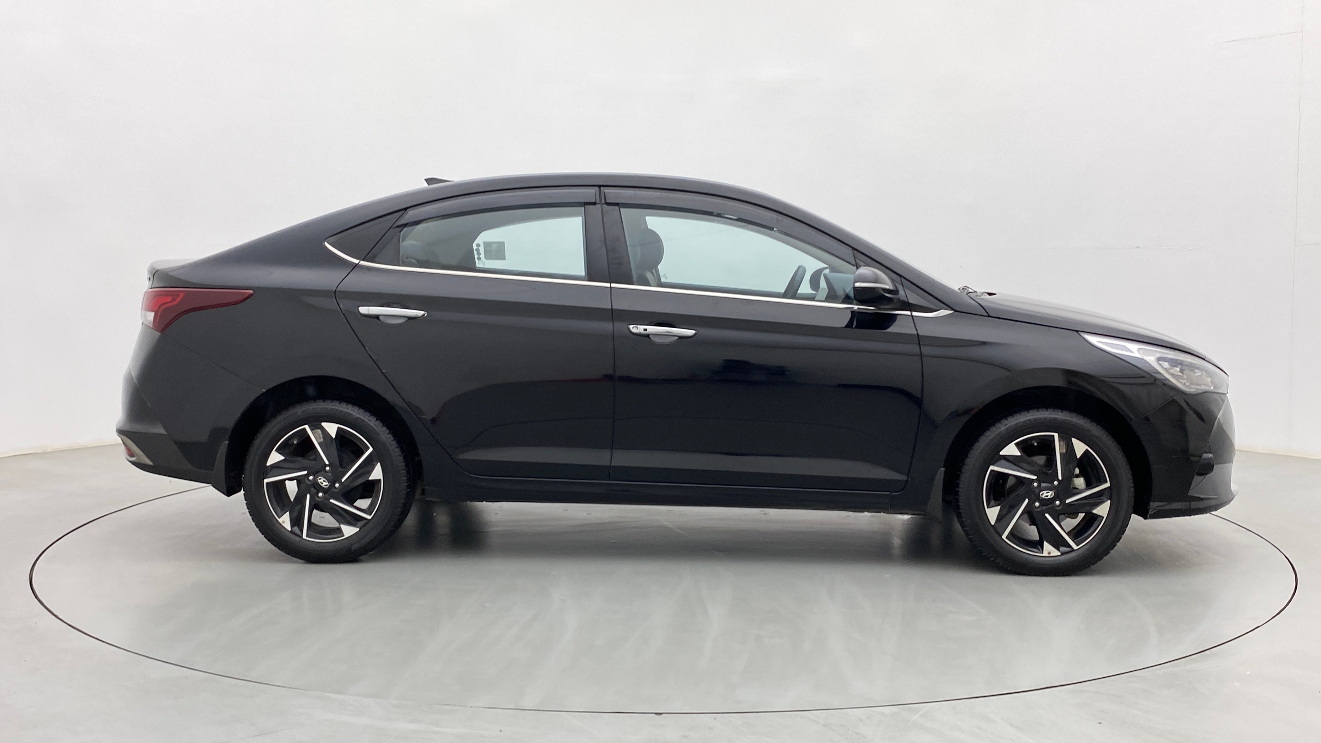 Side profile of a Hyundai Verna