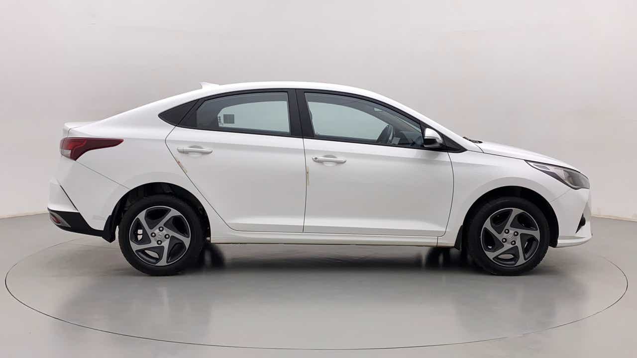 Side view of a Hyundai Verna