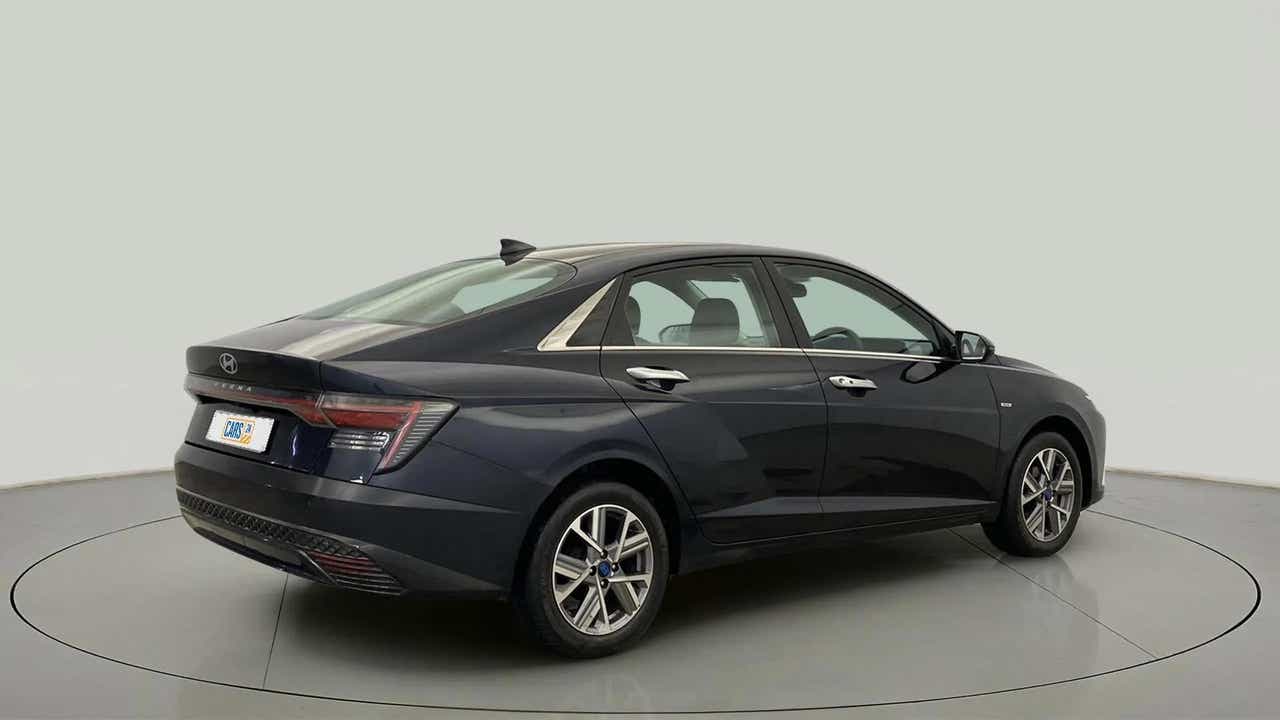 Rear three-quarter of a Hyundai Verna